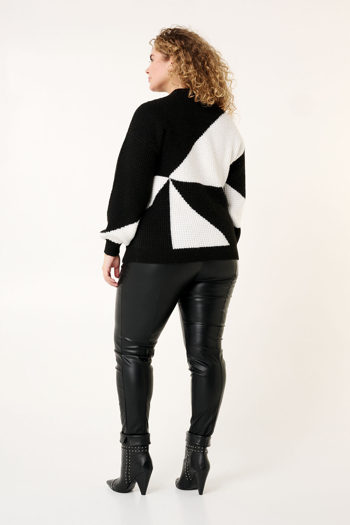 Su&eacute;ter de punto fino bicolor image number 3