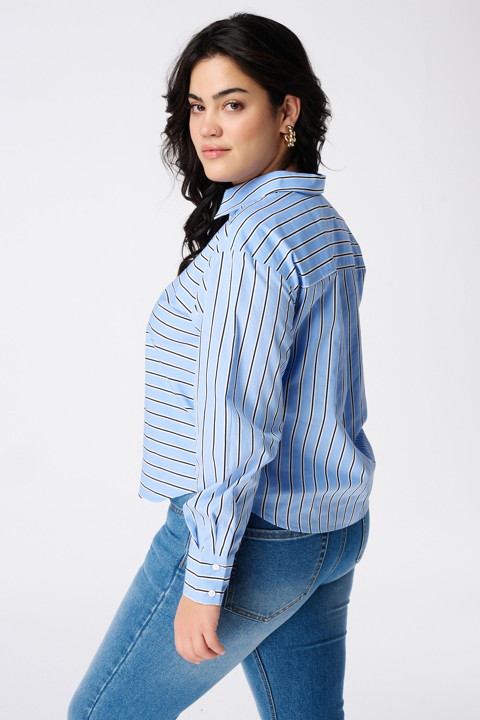 Blusa corta de rayas image number 3