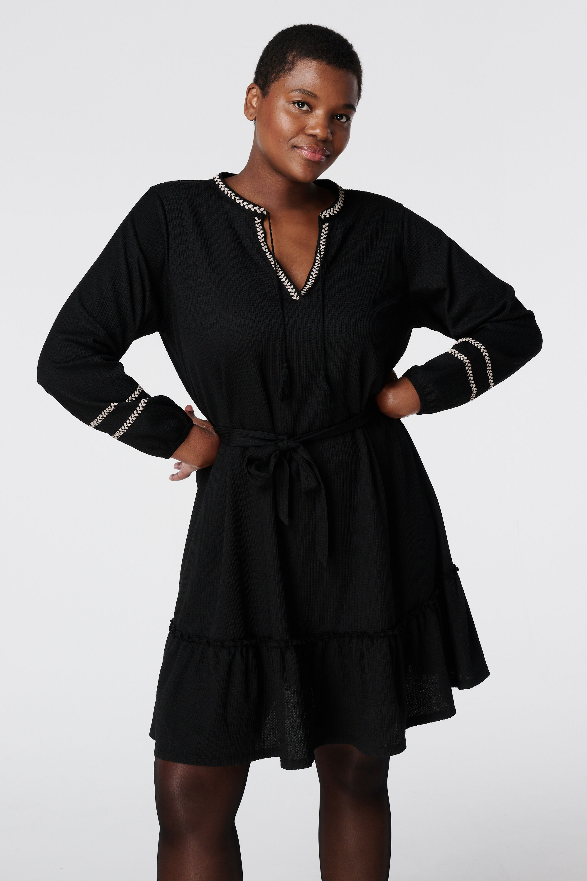 Vestido con textura y contraste image number 5