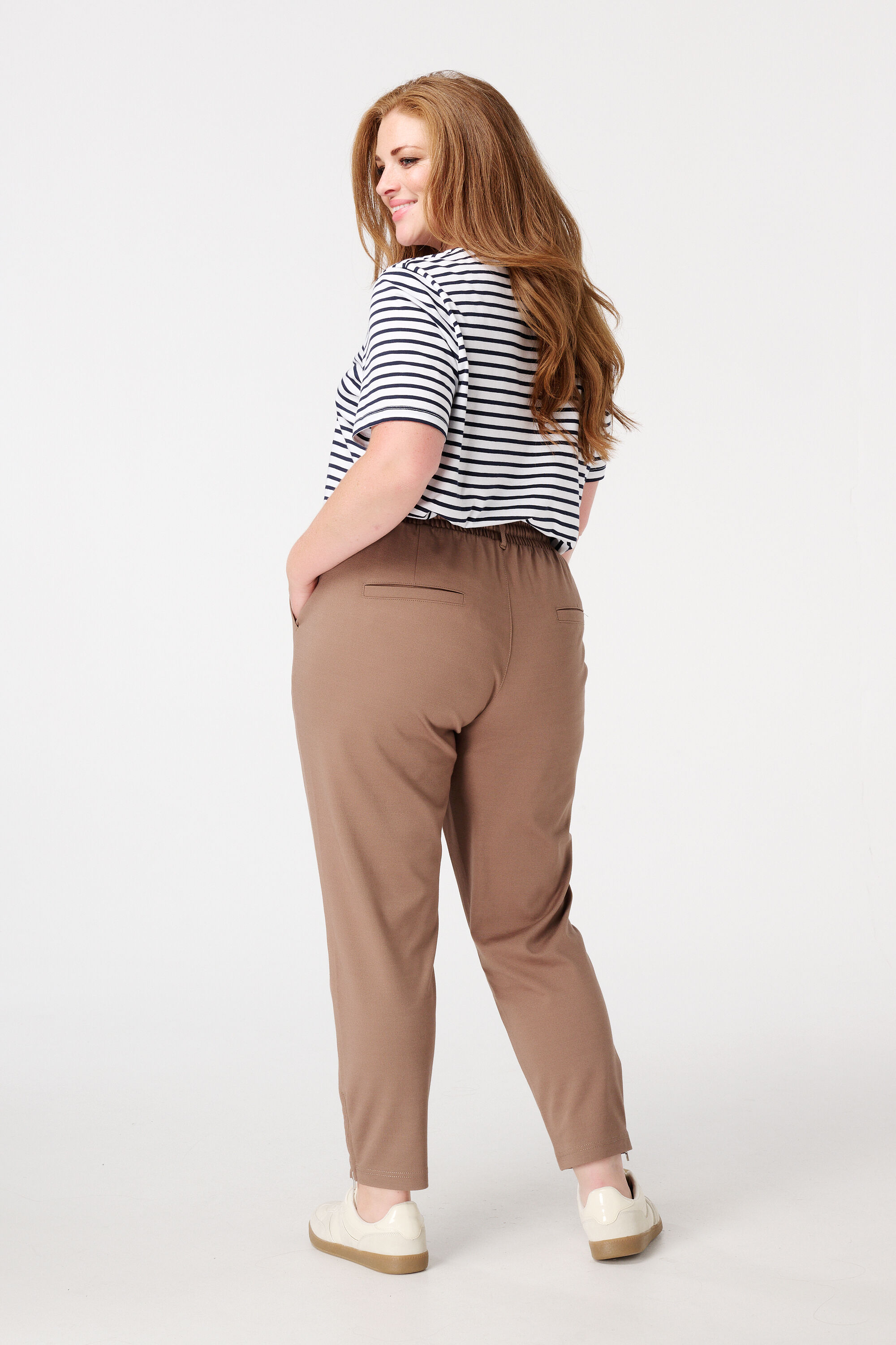 Pantalones slim fit image number 3