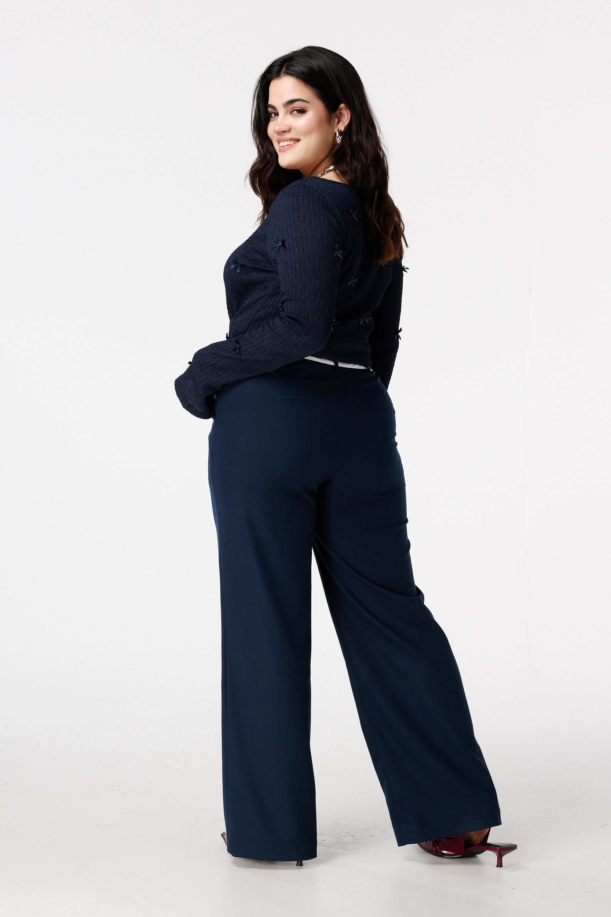 Pantal&oacute;n wide leg con detalle en contraste image number 3