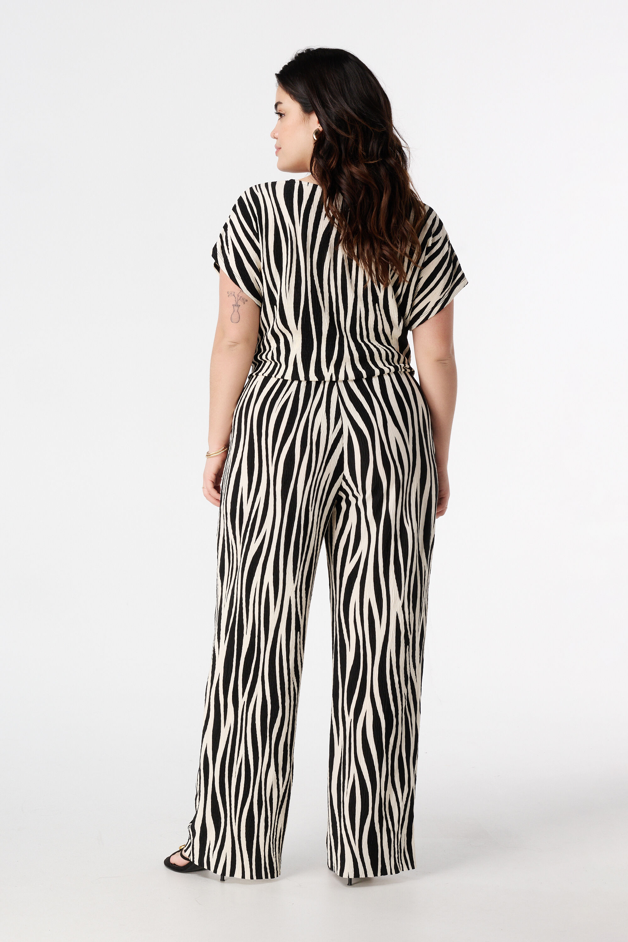 Pantalones con estampado animal image number 3