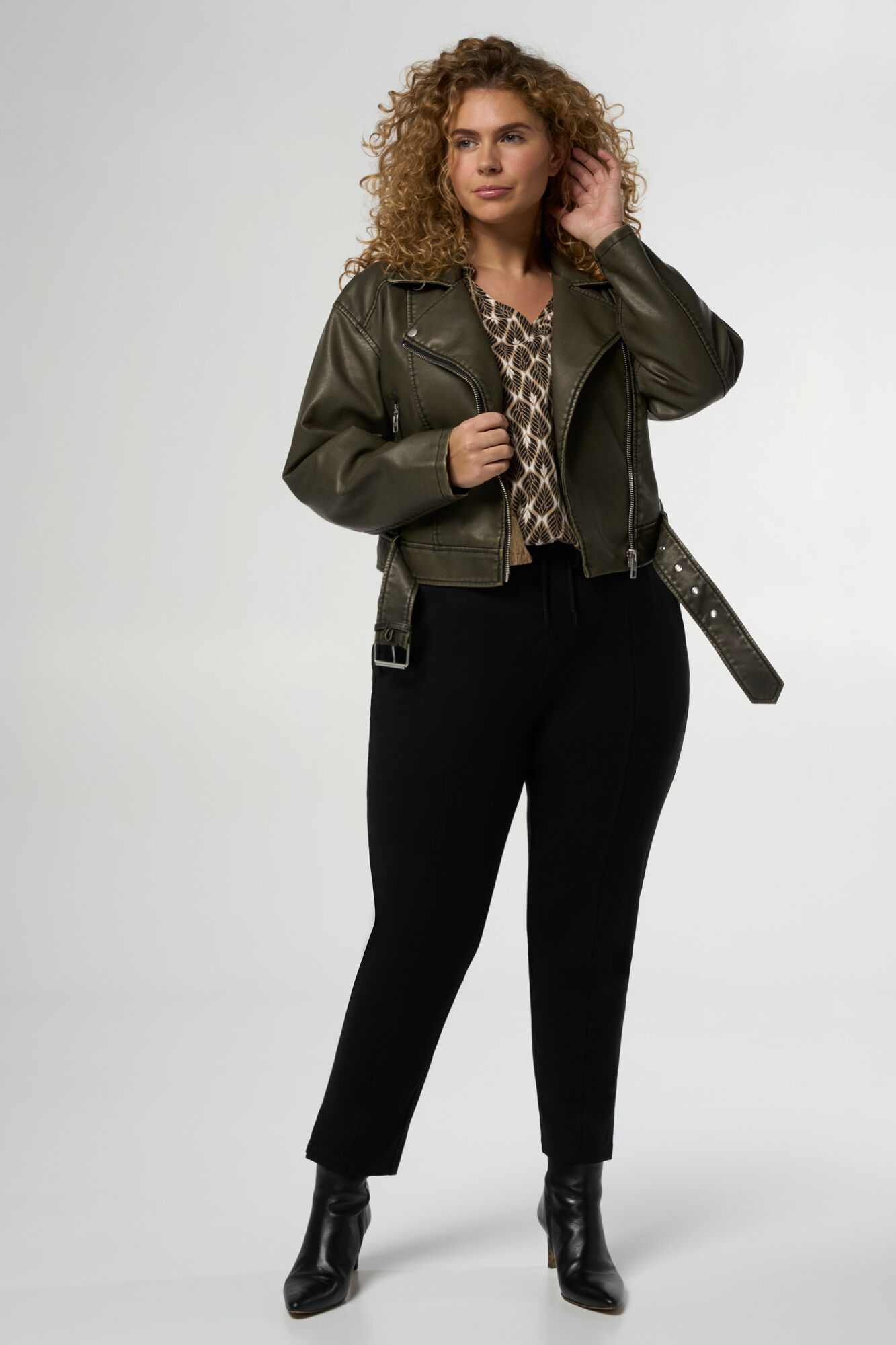 Cazadora biker oversized con aspecto de cuero image number 5