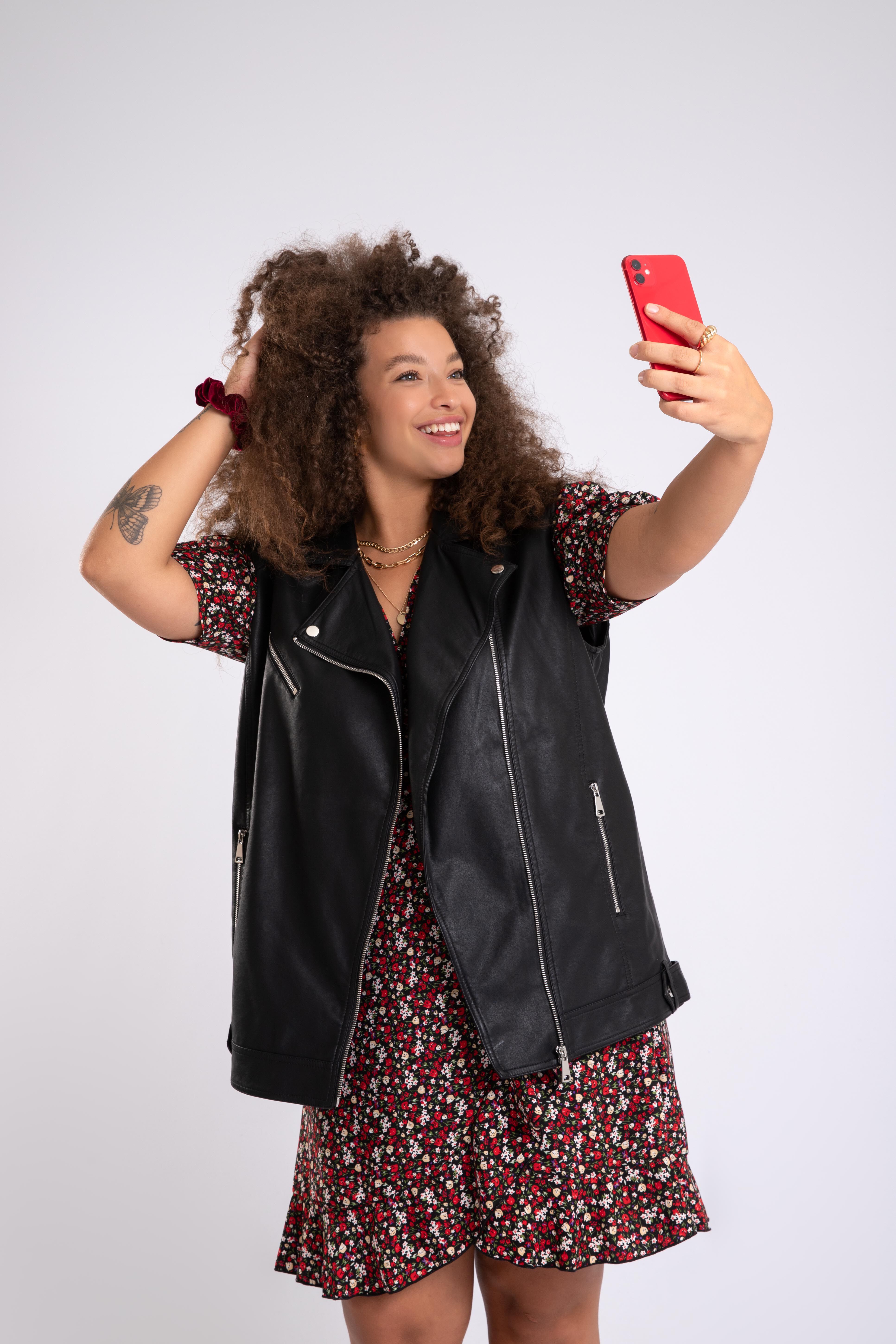 Chaleco de cuero sint&eacute;tico  image number 6