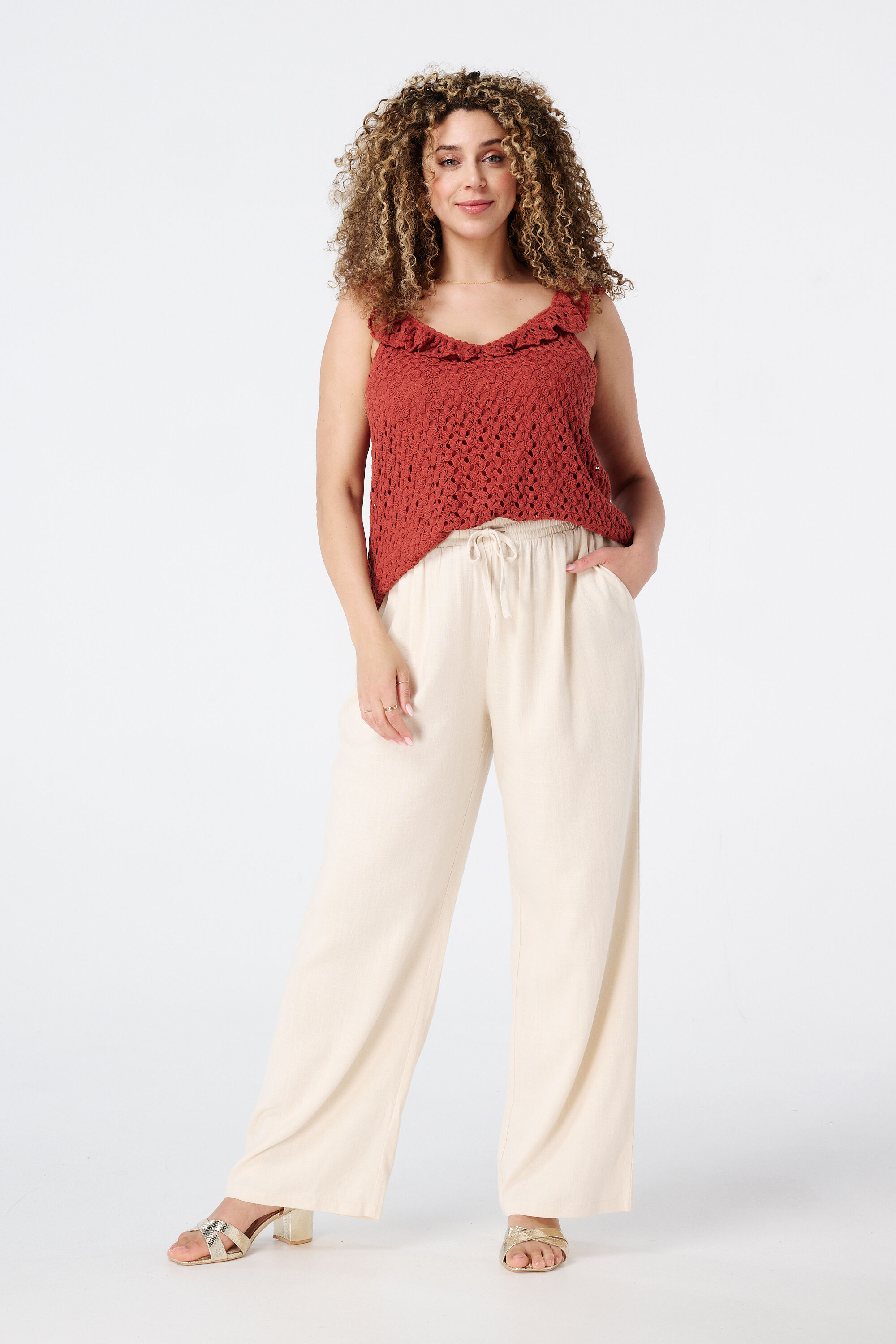 Top de ganchillo con volantes image number 5