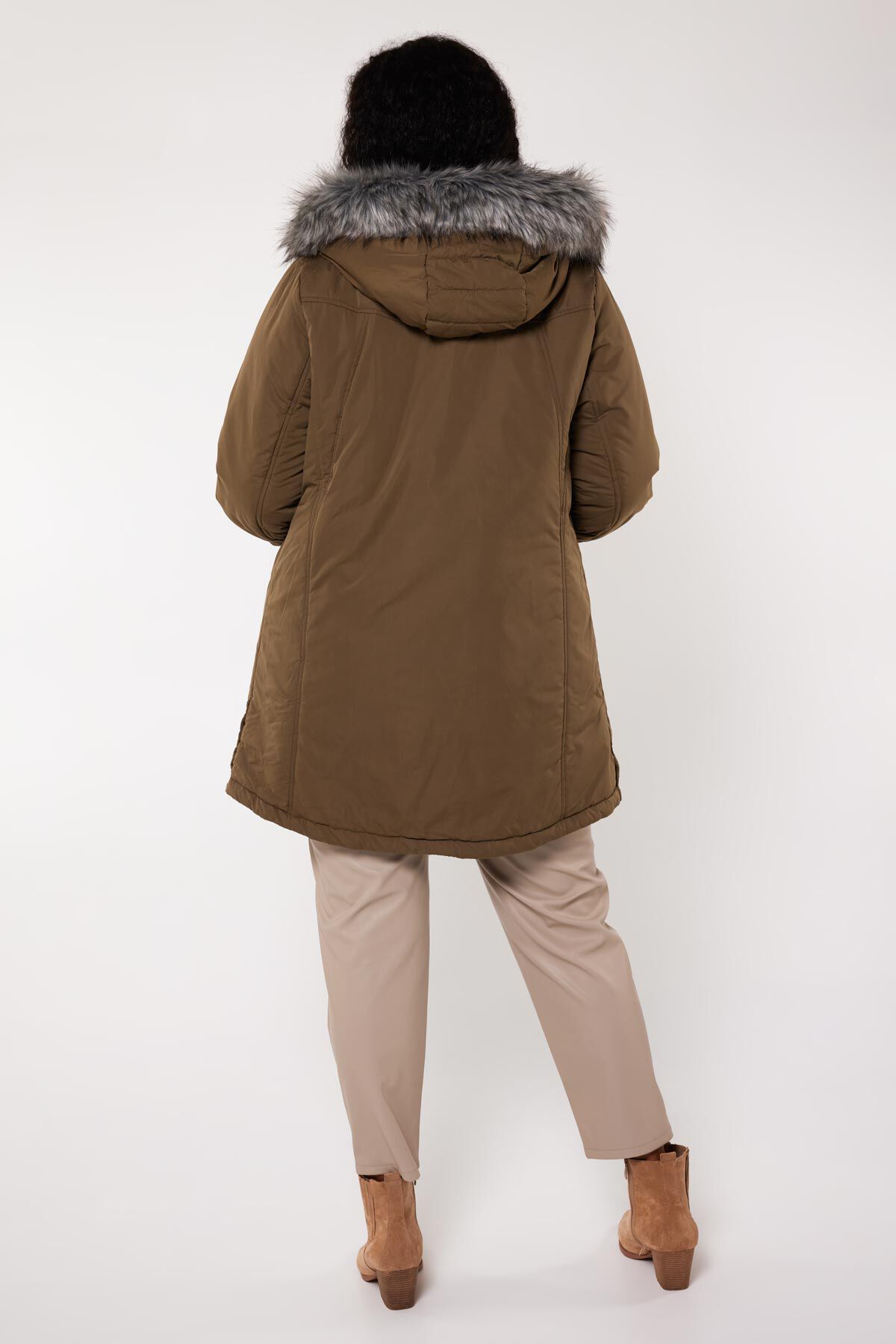 Chaqueta acolchada con capucha image number 3