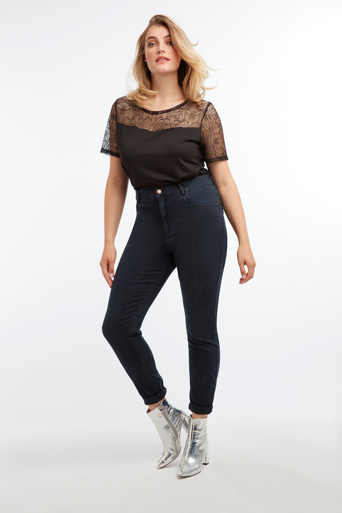 Top con encaje image number 3