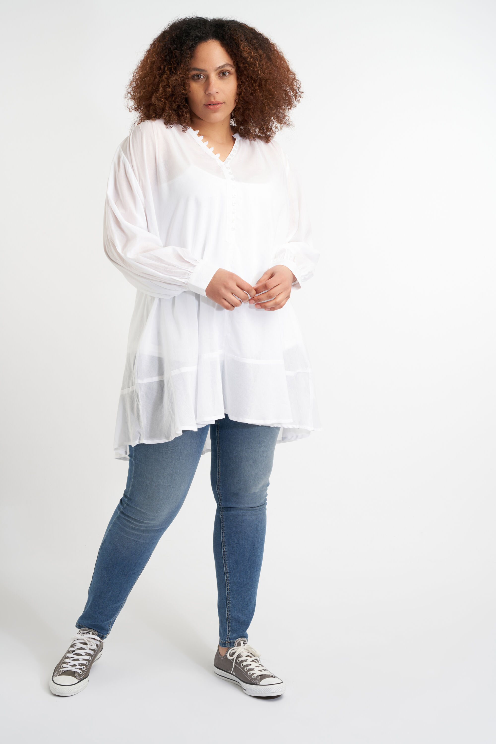 Blusa con botones image number 5