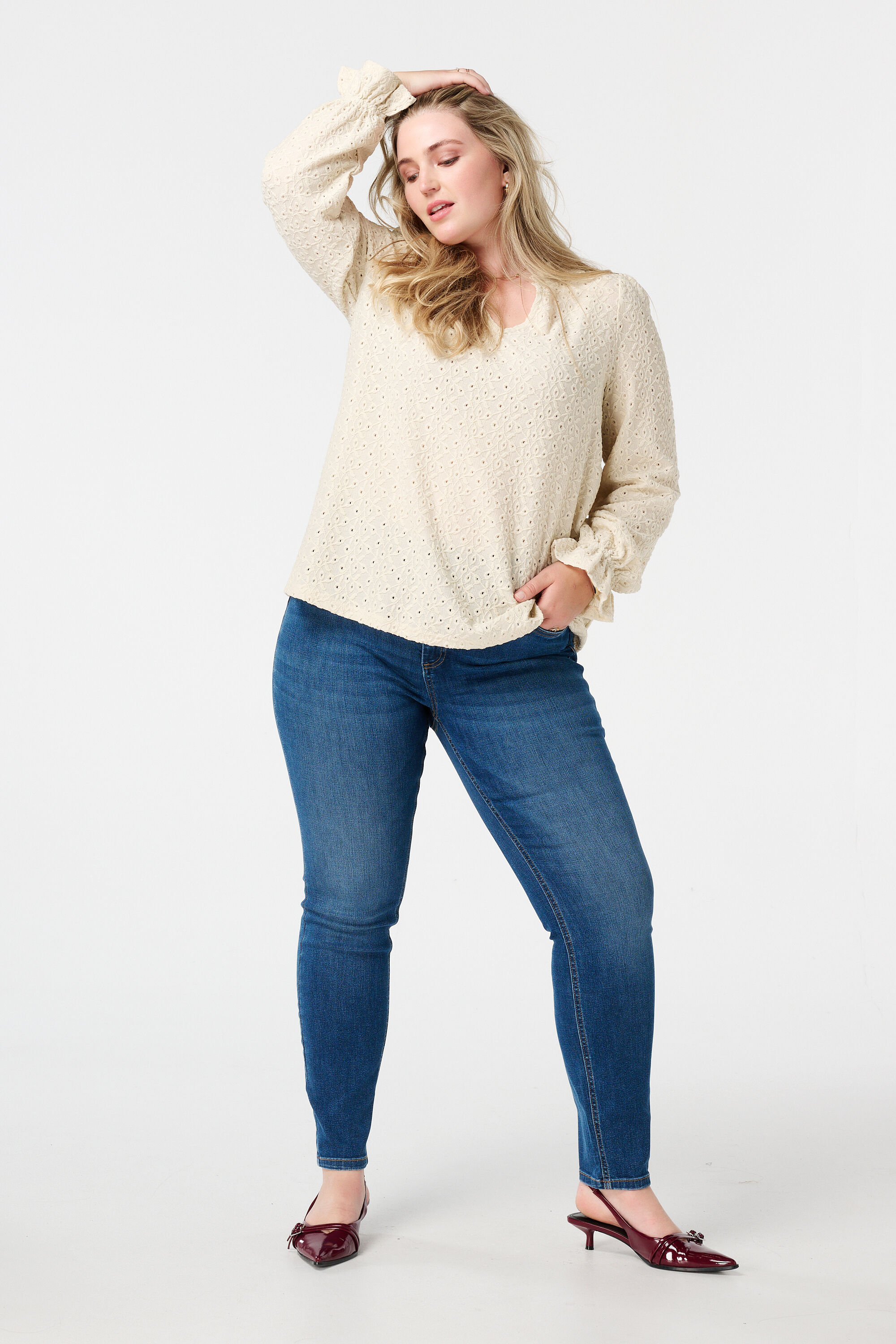 Top con bordado image number 5