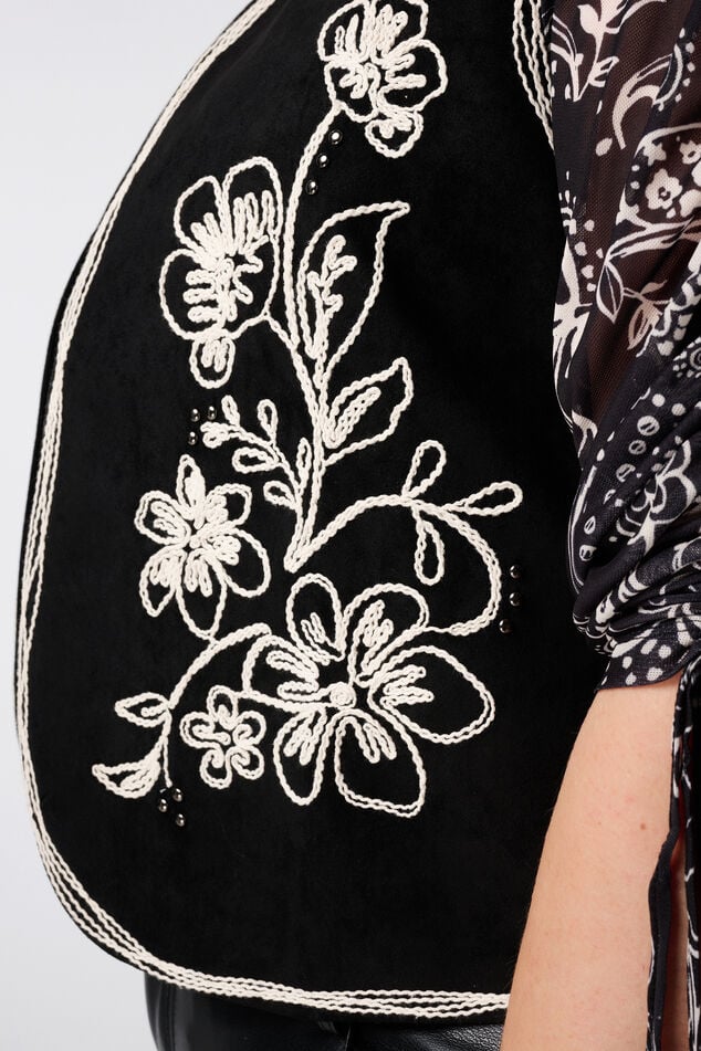 Chaleco con aspecto de ante y bordados image number 6