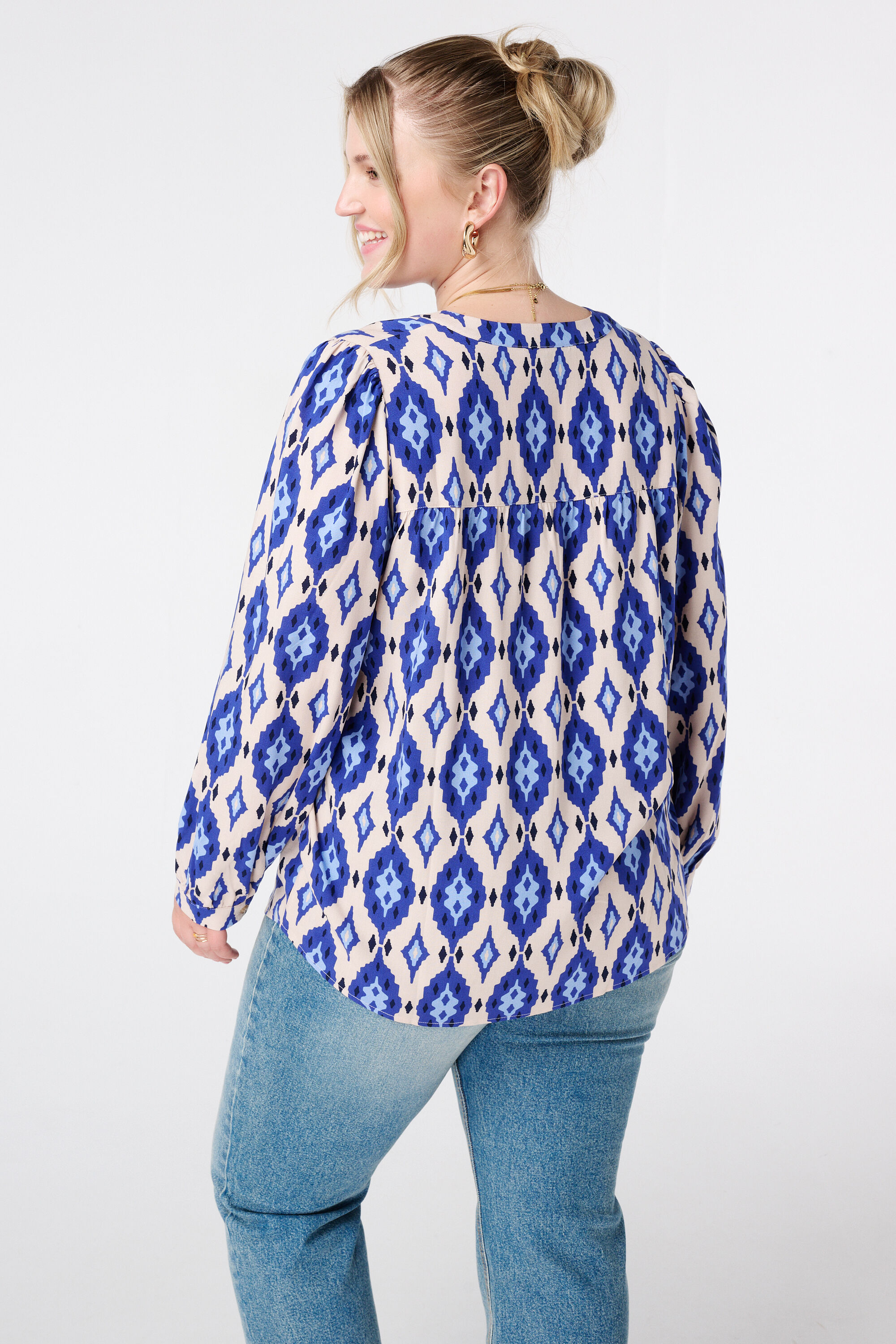 Blusa con estampado y bobinas image number 3