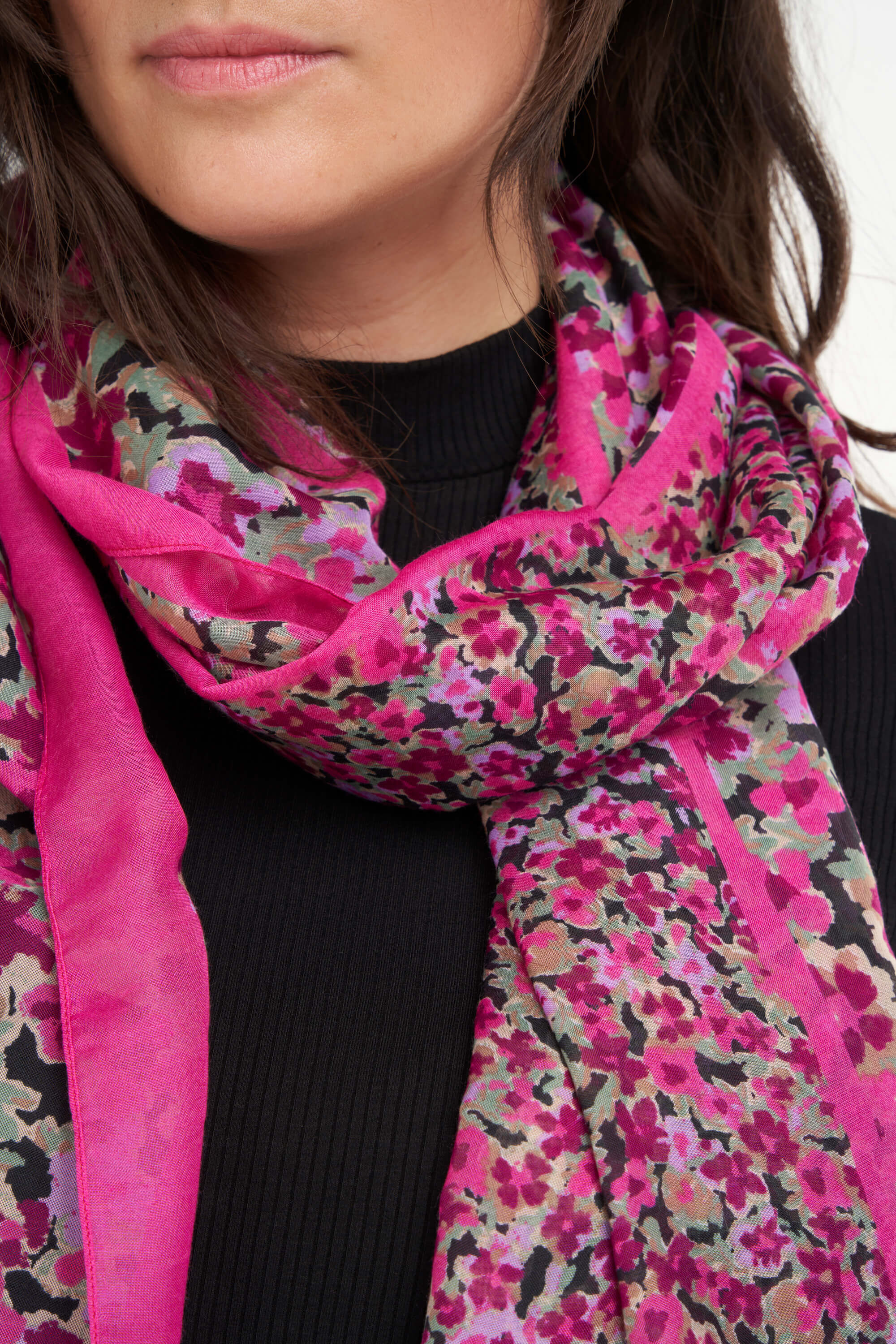 Bufanda con estampado  image number 1