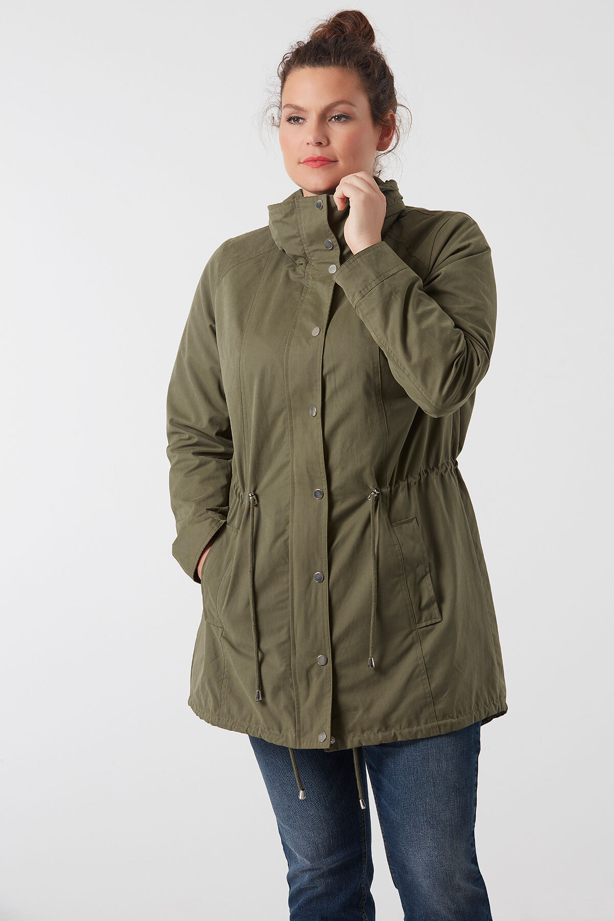 Parka con bordados florales image number 5