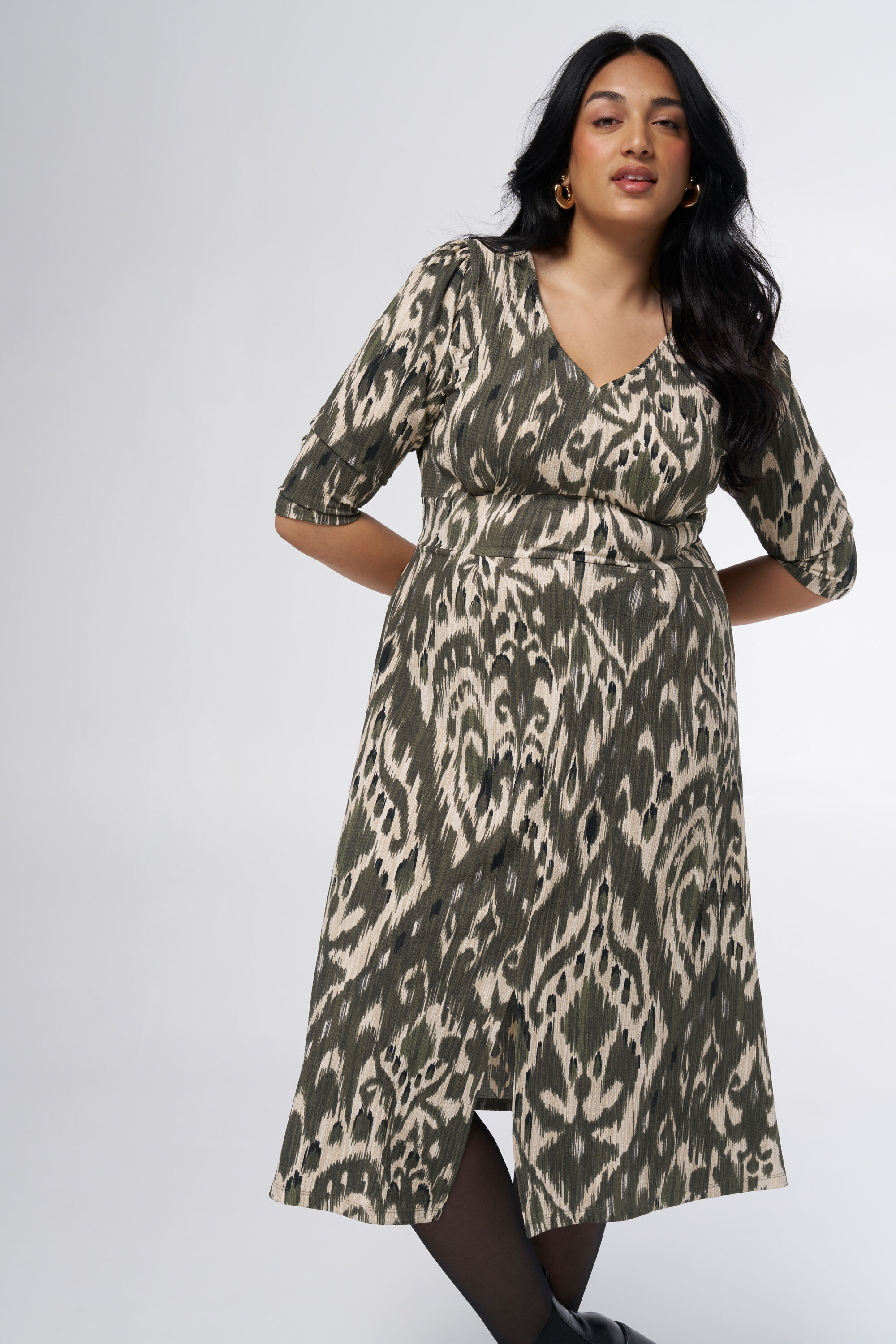 Vestido con bolsillos y estampado image number 5