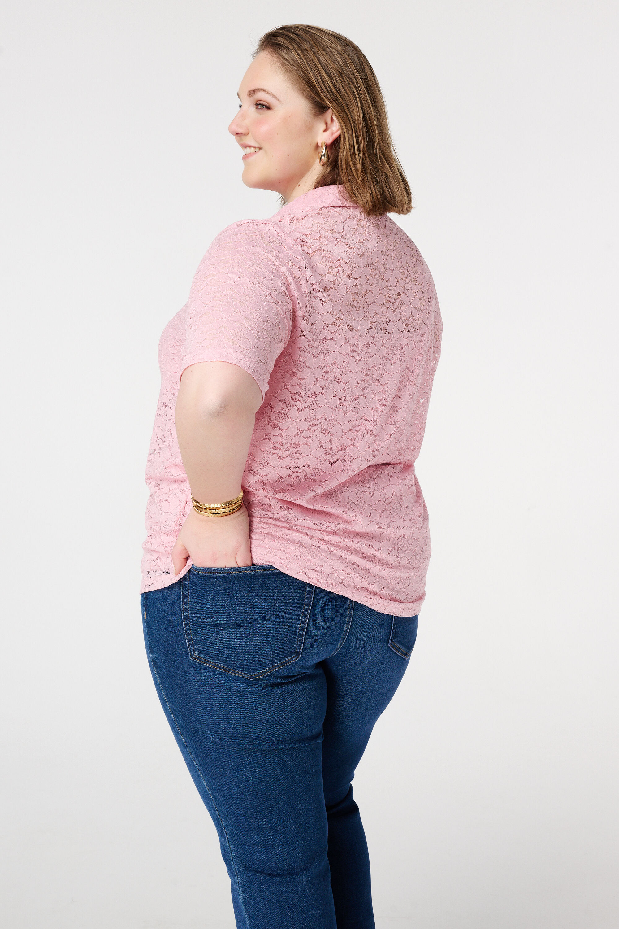 Top de encaje con mangas cortas image number 3