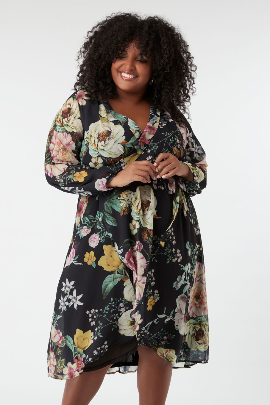 Vestido cruzado con estampado de flores image number 6