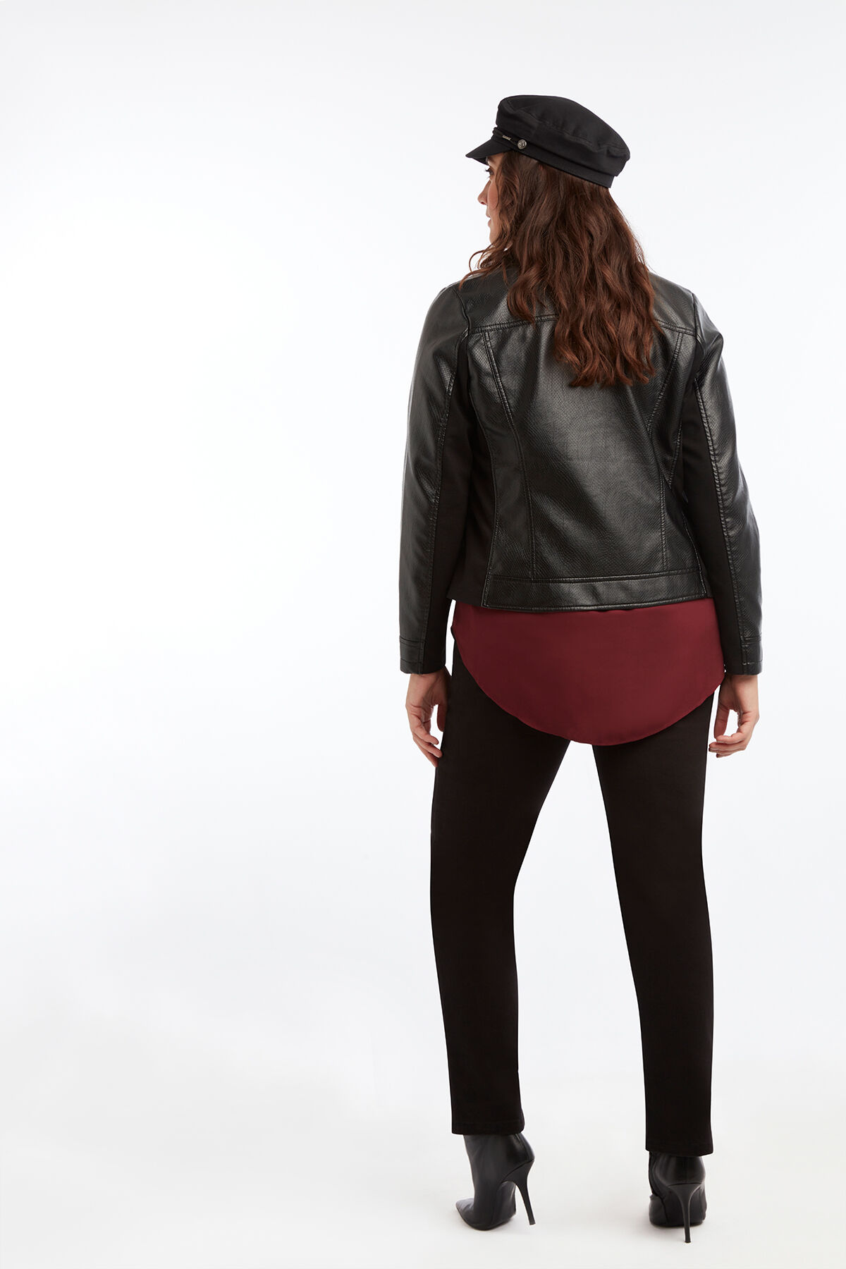 Chaqueta de cuero sint&eacute;tico  image number 6