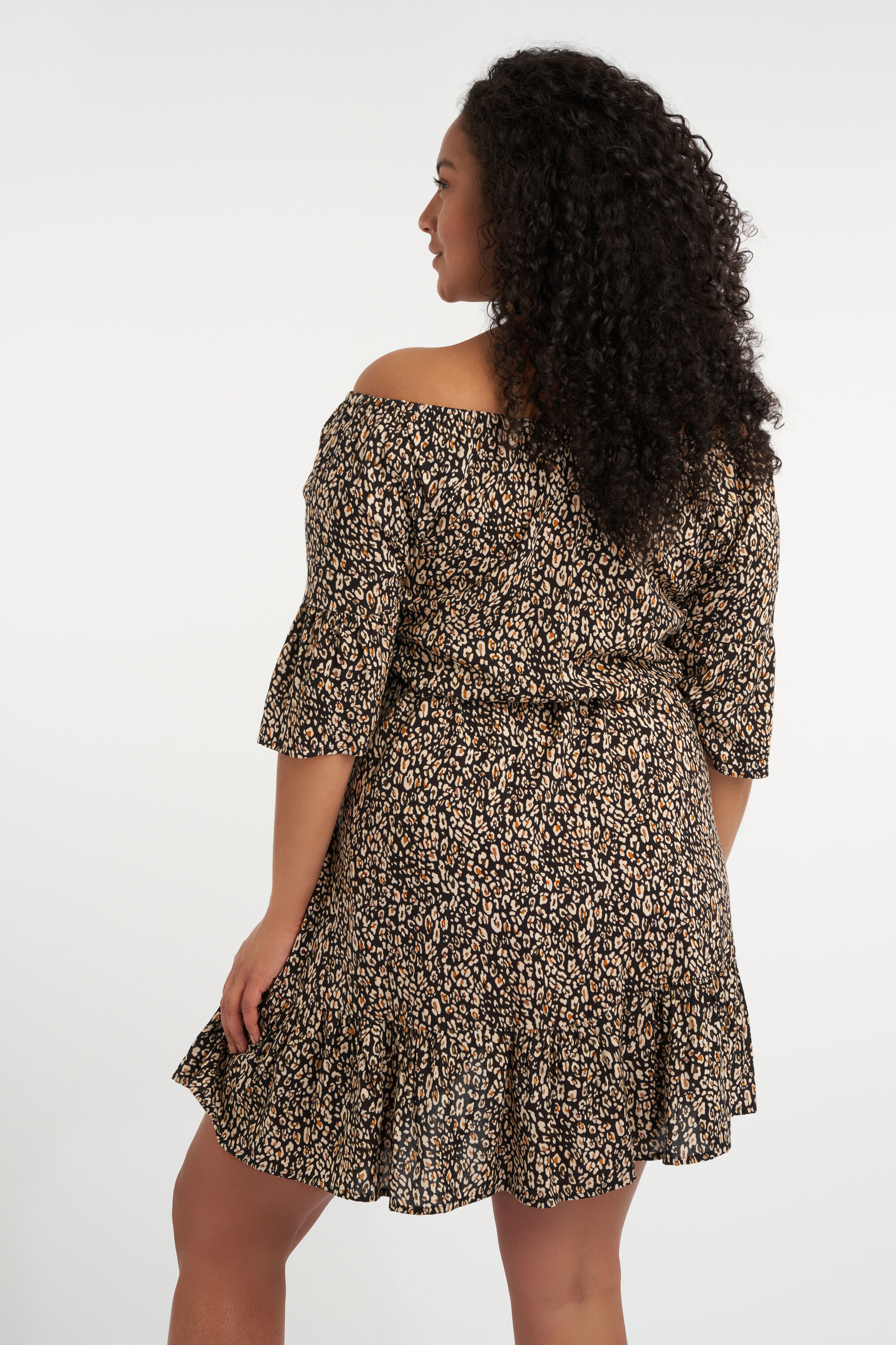 Vestido estampado con hombros descubiertos image number 3