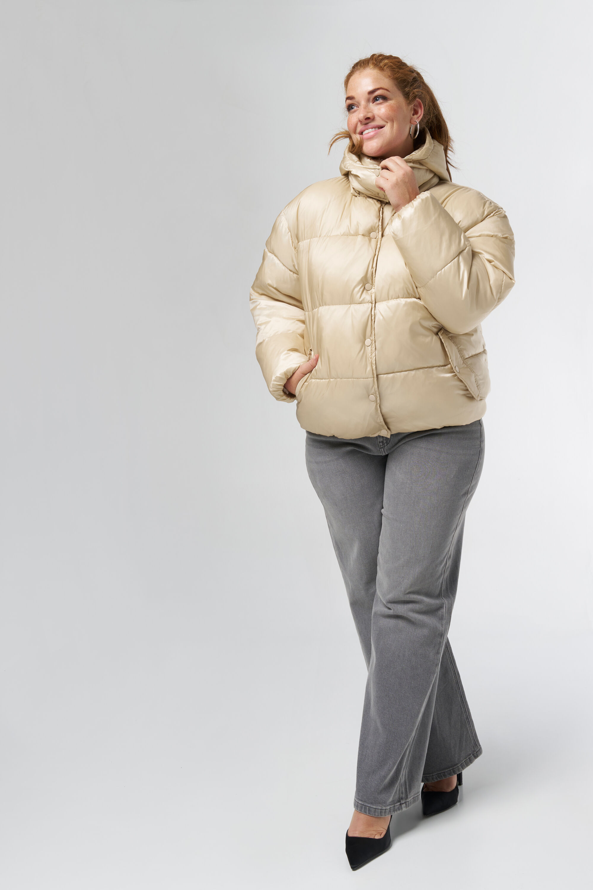 Chaqueta corta acolchada image number 5