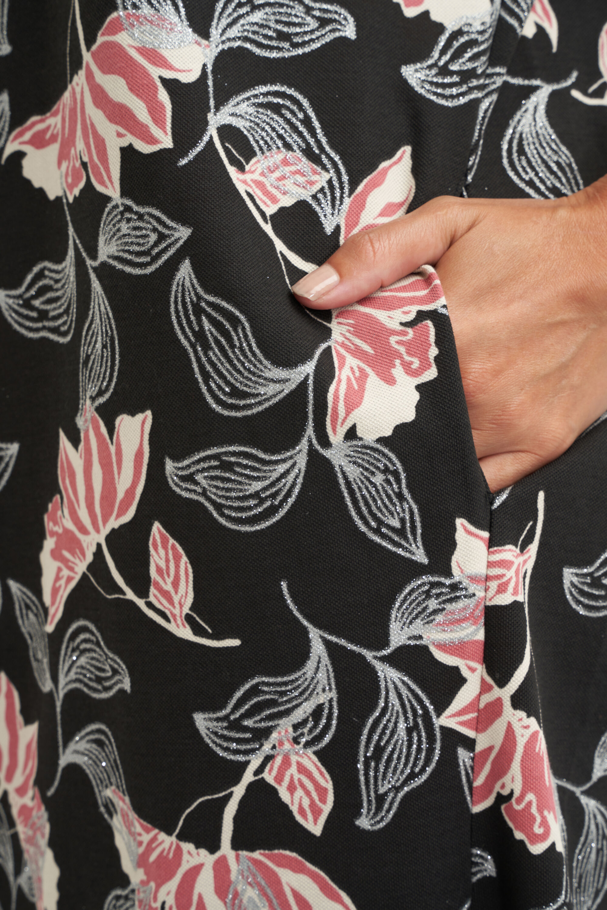 Vestido de estilo informal con estampado  image number 4