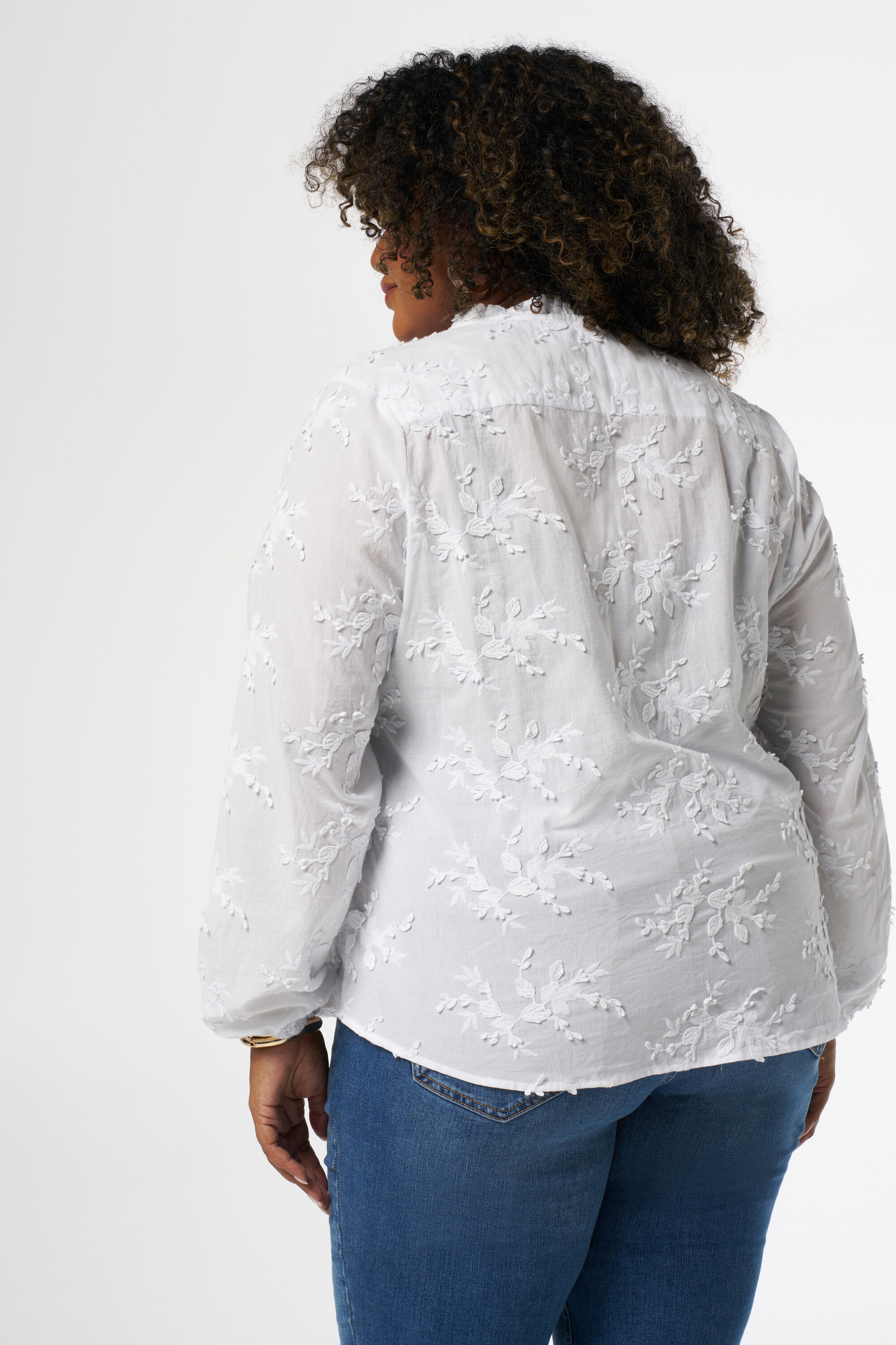 Blusa con bordado image number 3