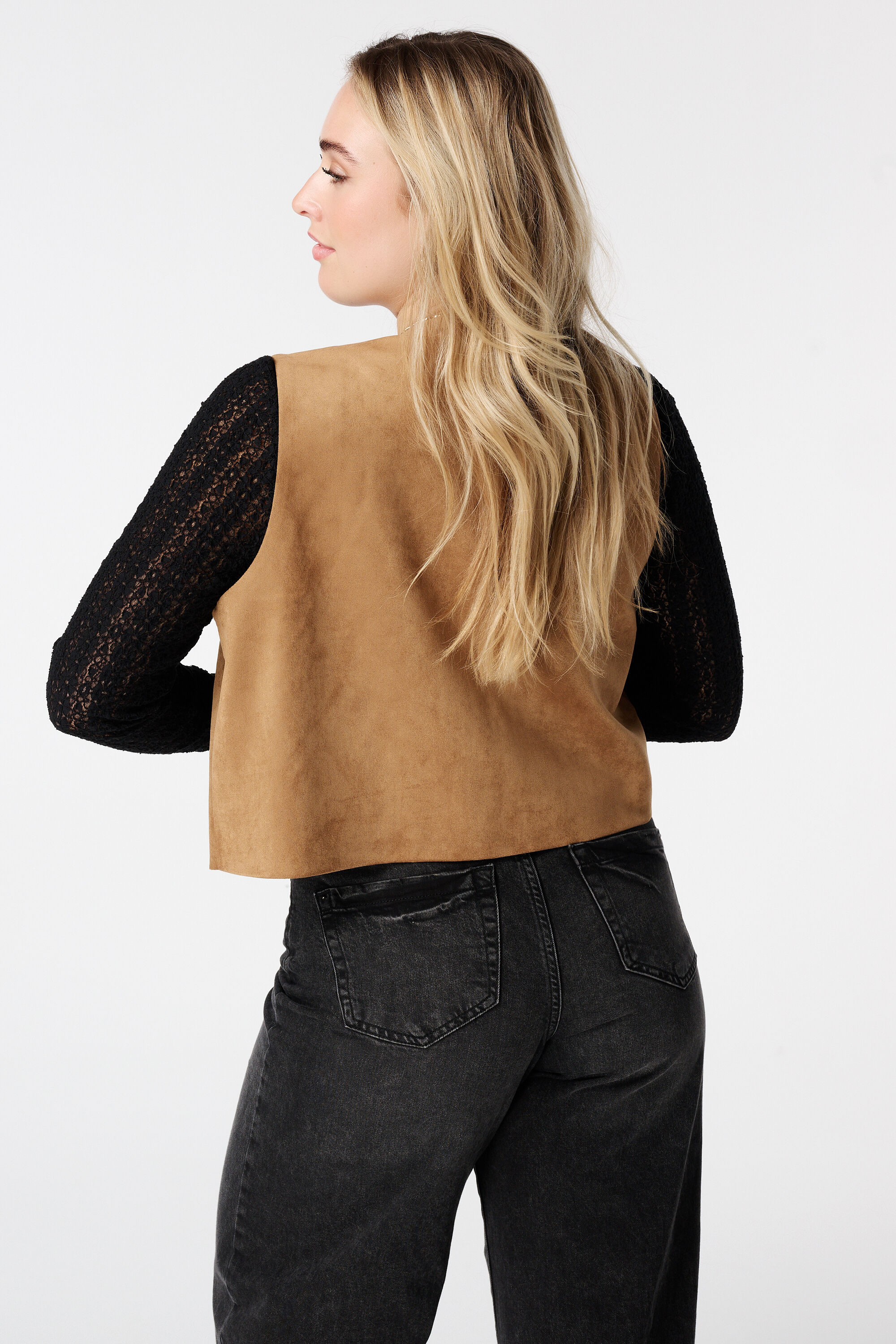 Chaleco de ante con bordado image number 3