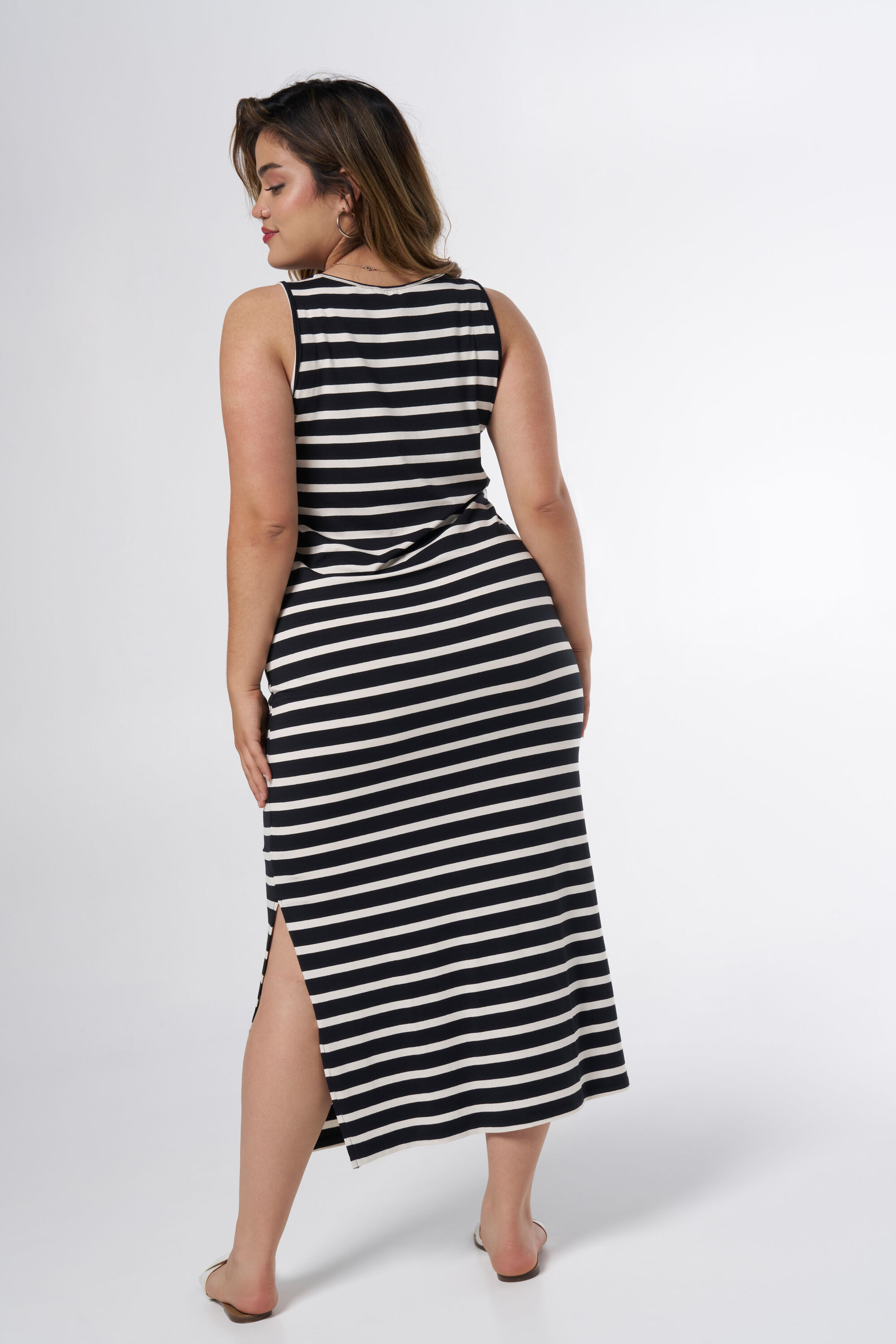 Vestido midi con bot&oacute;n como detalle image number 3