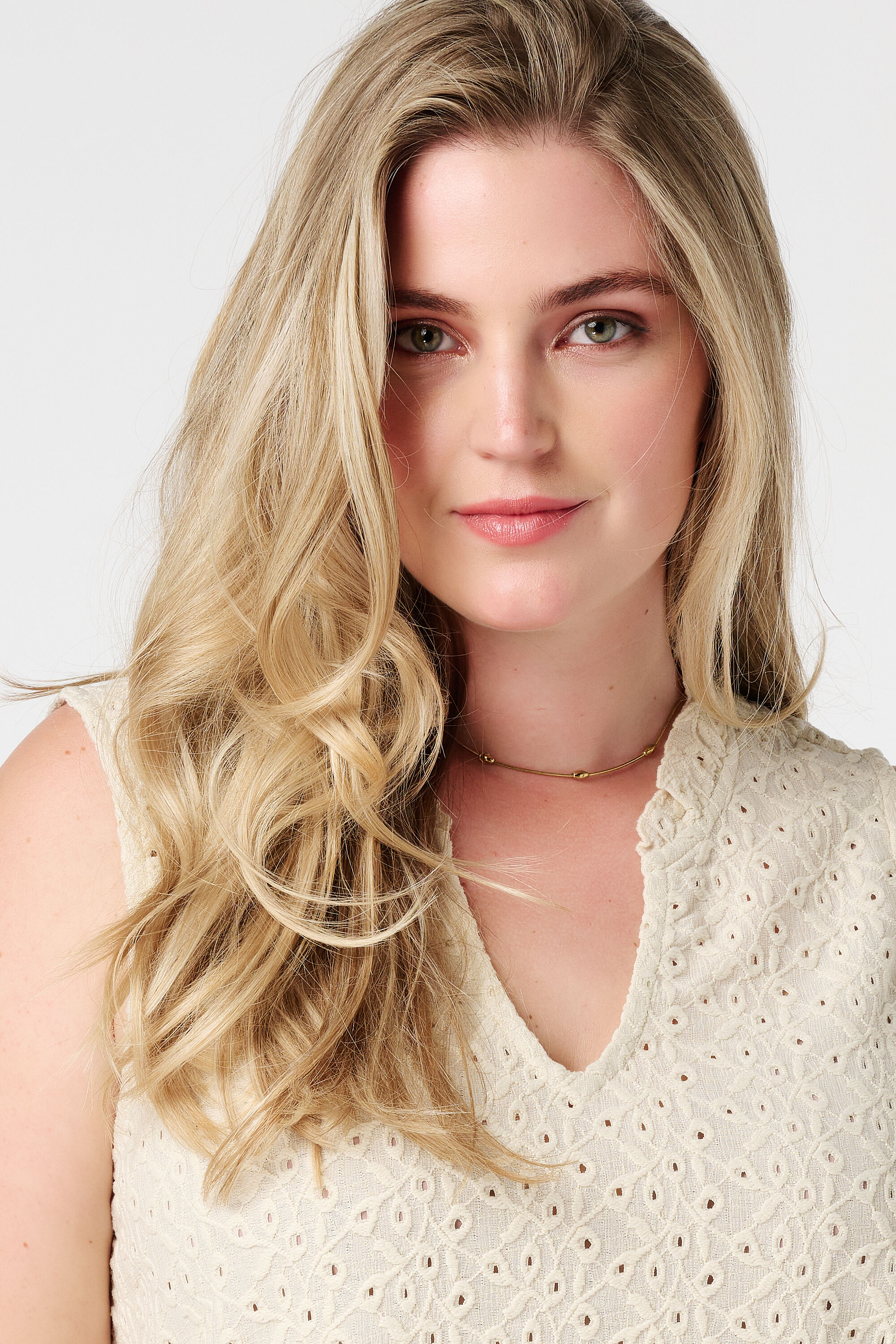 Top bordado sin mangas image number 4