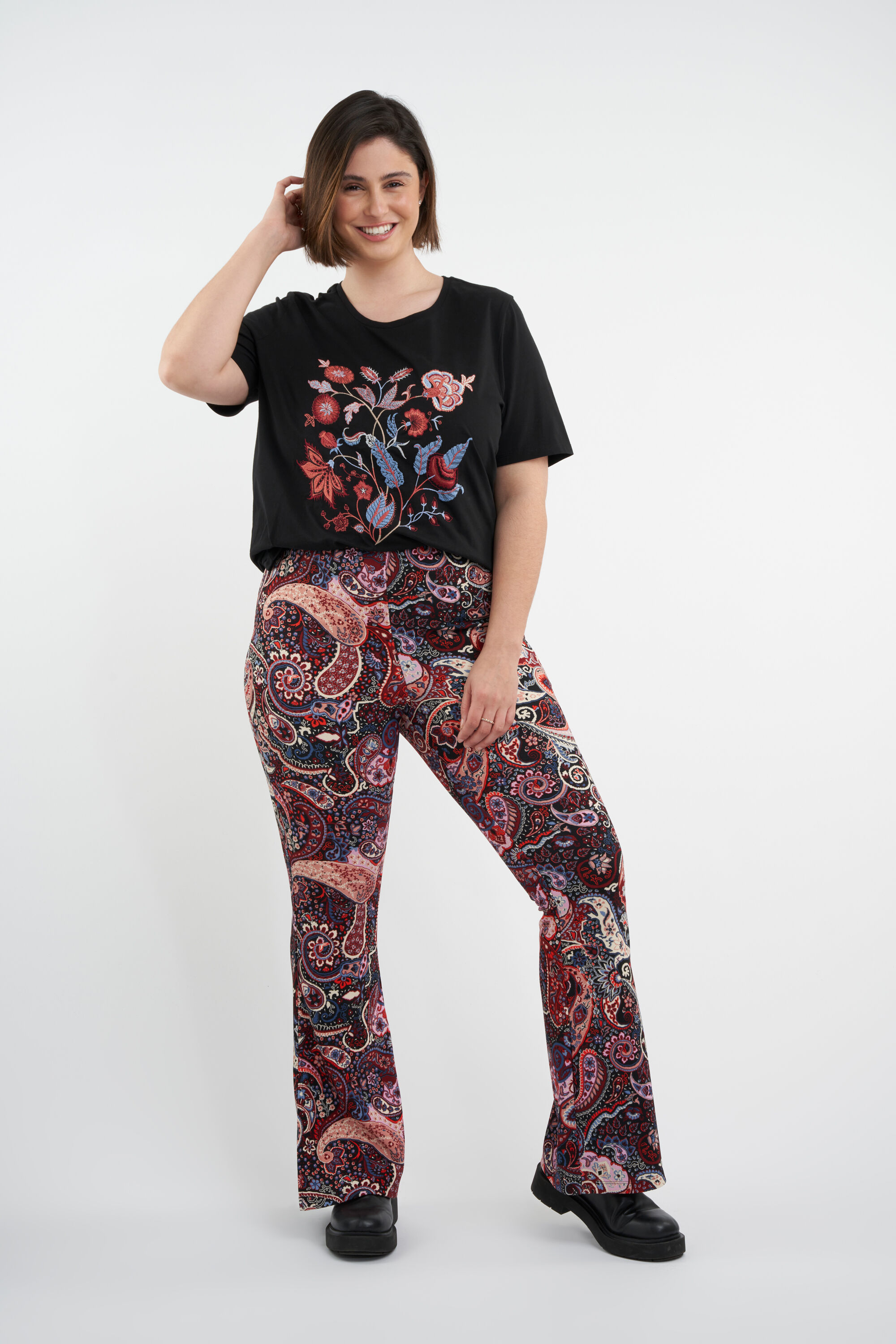 Legging acampanado con estampado  image number 5