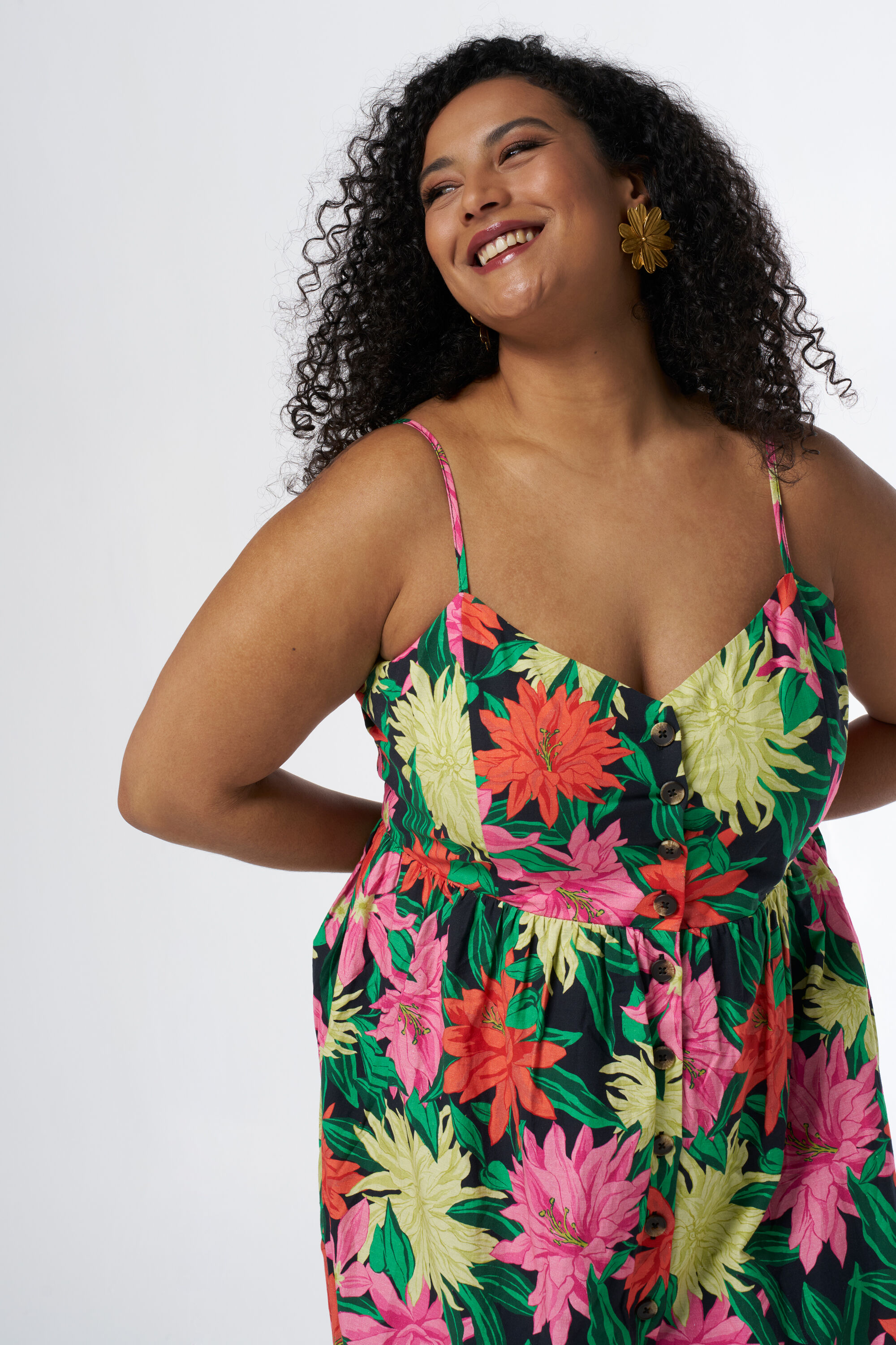 Vestido midi con botones y estampado image number 5