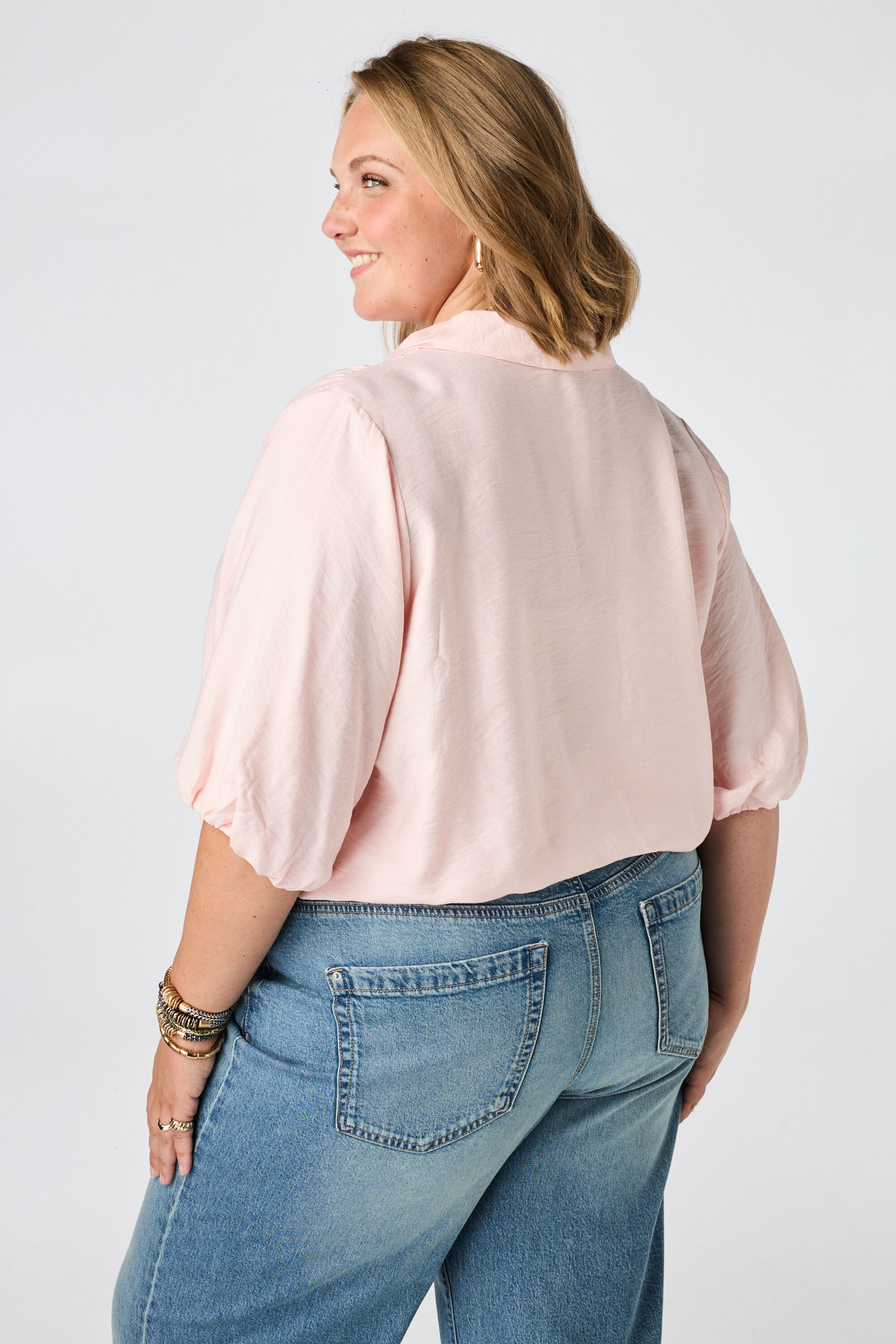 Blusa con mangas abullonadas image number 3