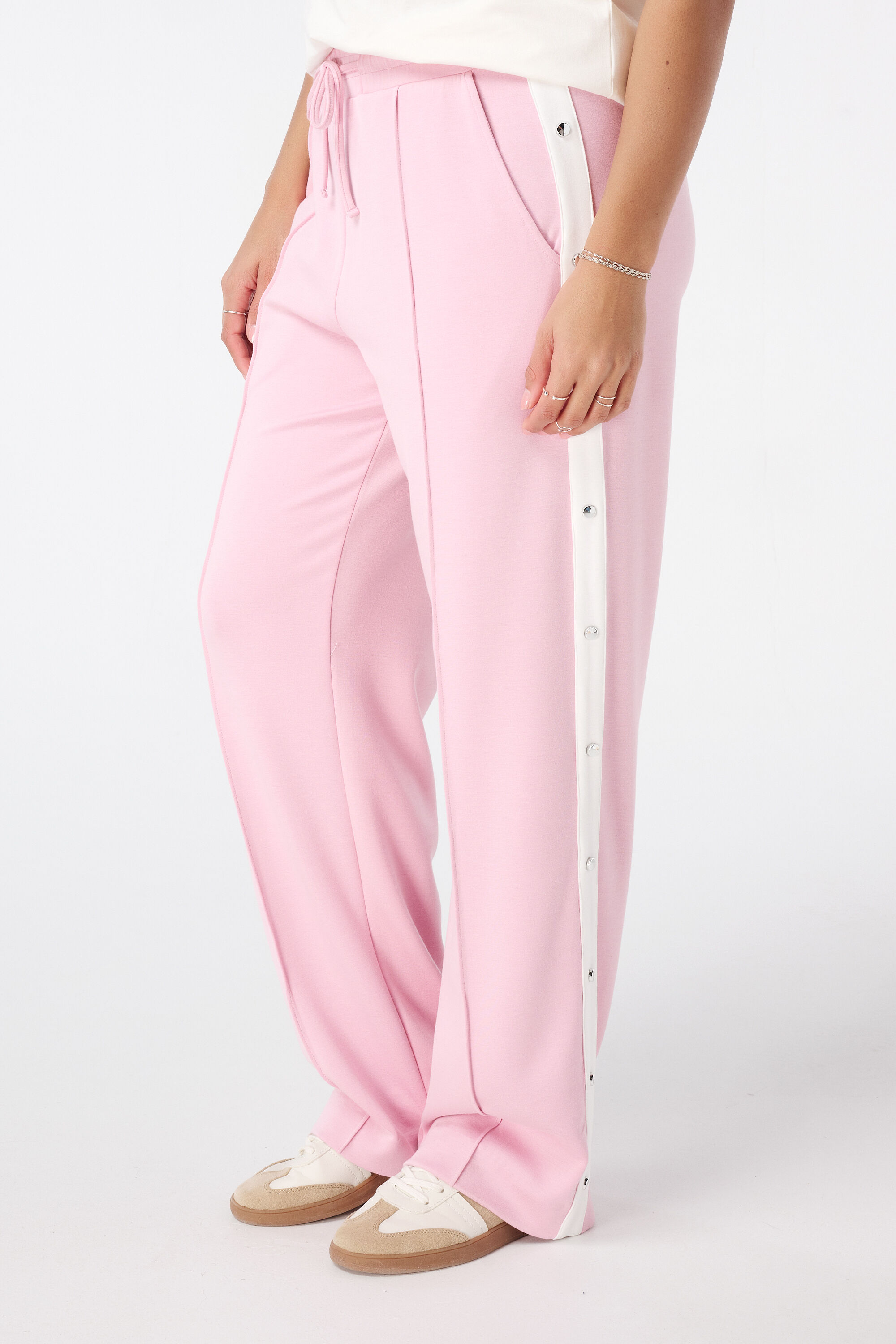 Pantalones con rayas en contraste image number 5