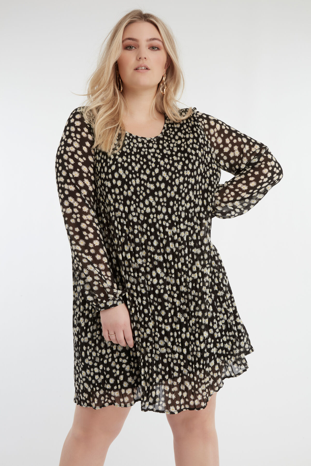 Vestido plisado de flores image number 6