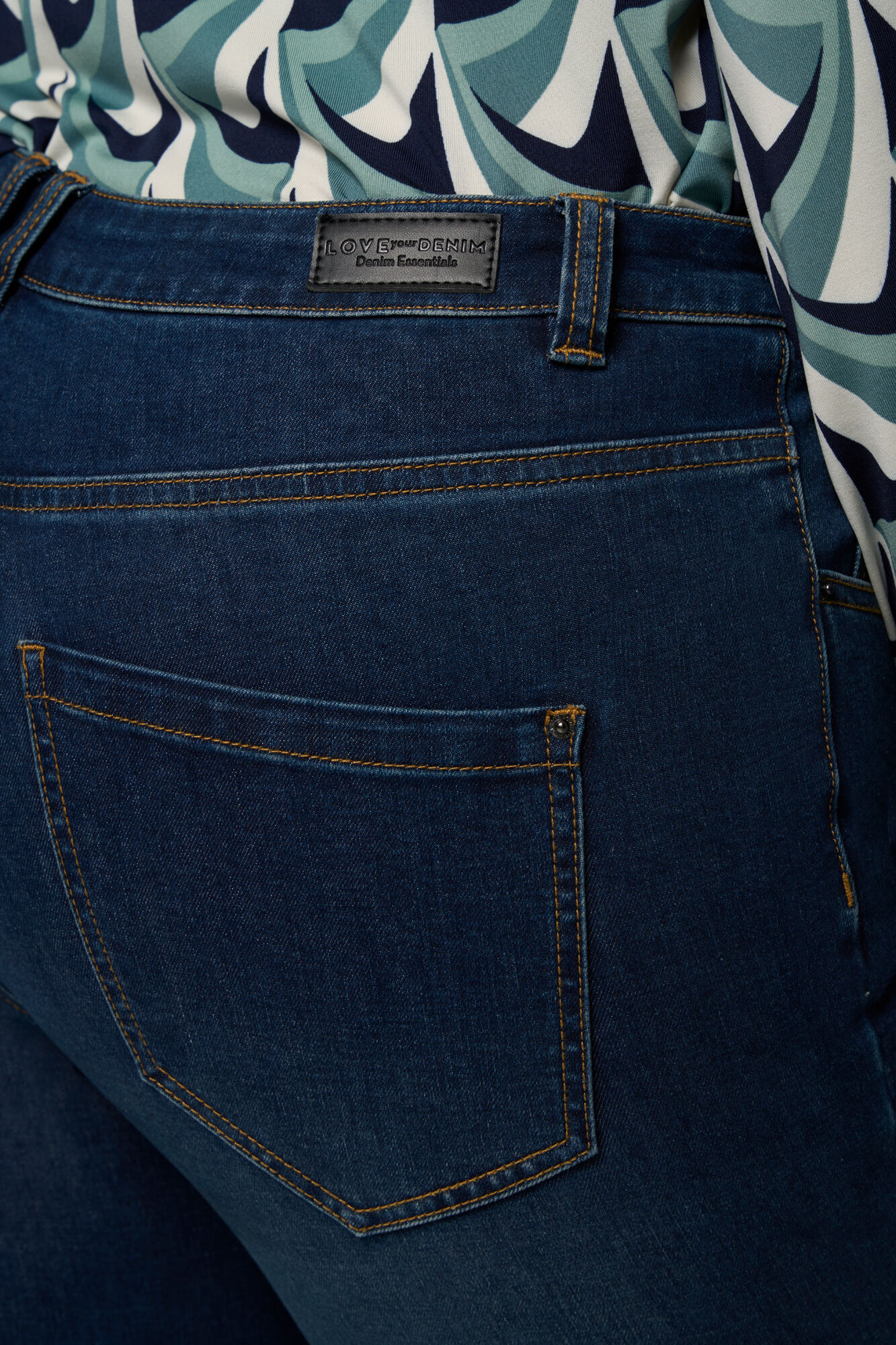 Vaqueros acampanados 28 inch image number 4