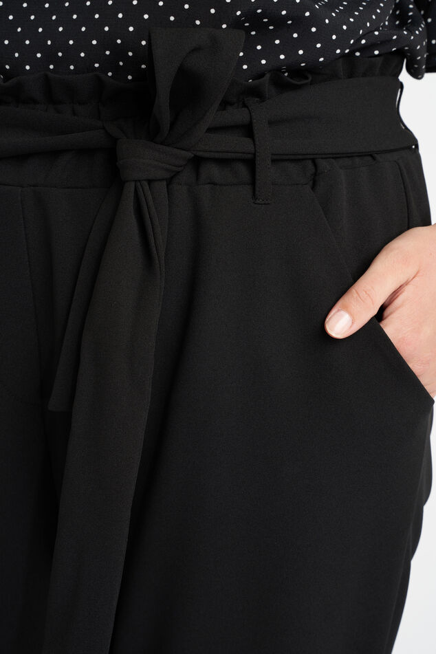 Pantalones con cinto image number 6