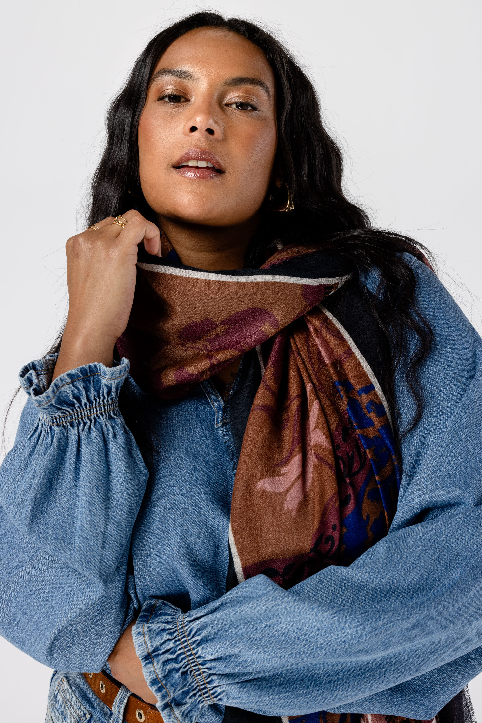 Fular con estampado image number 2