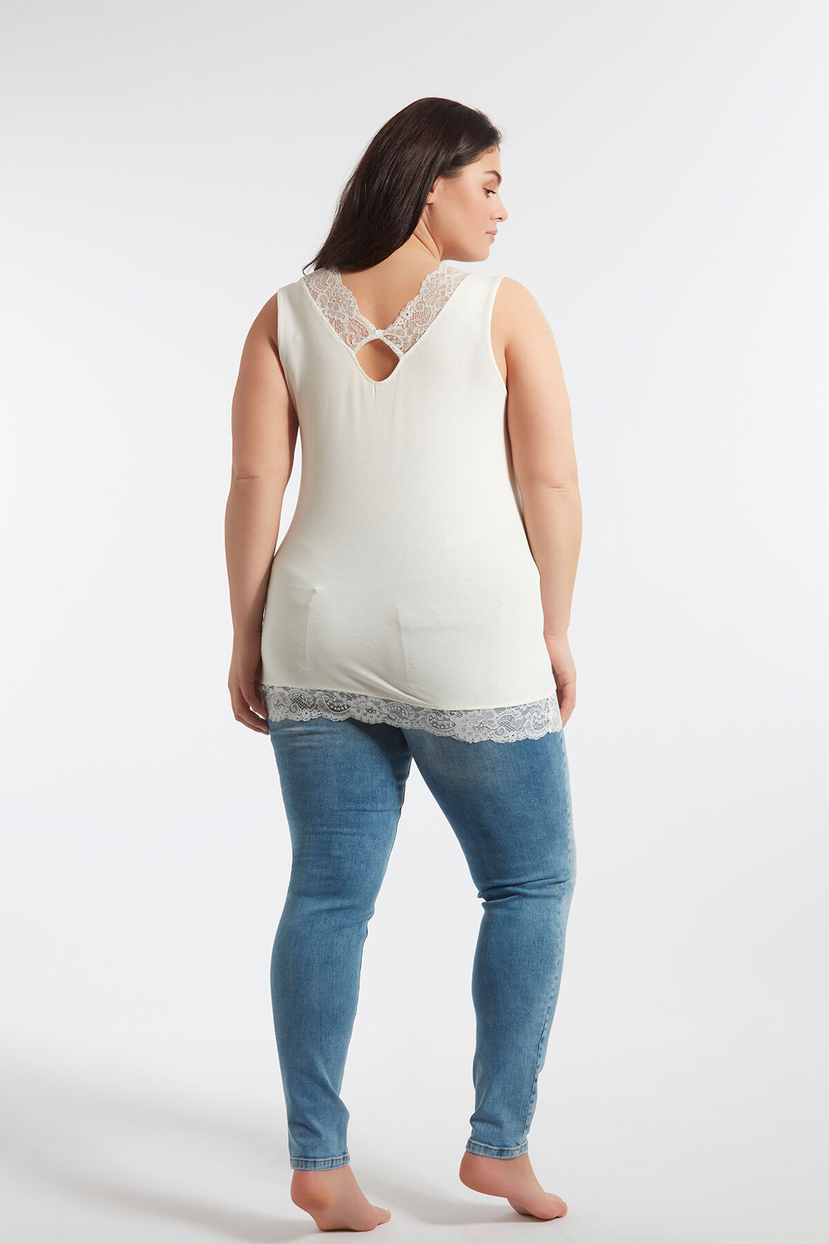 Top de encaje sin mangas image number 5