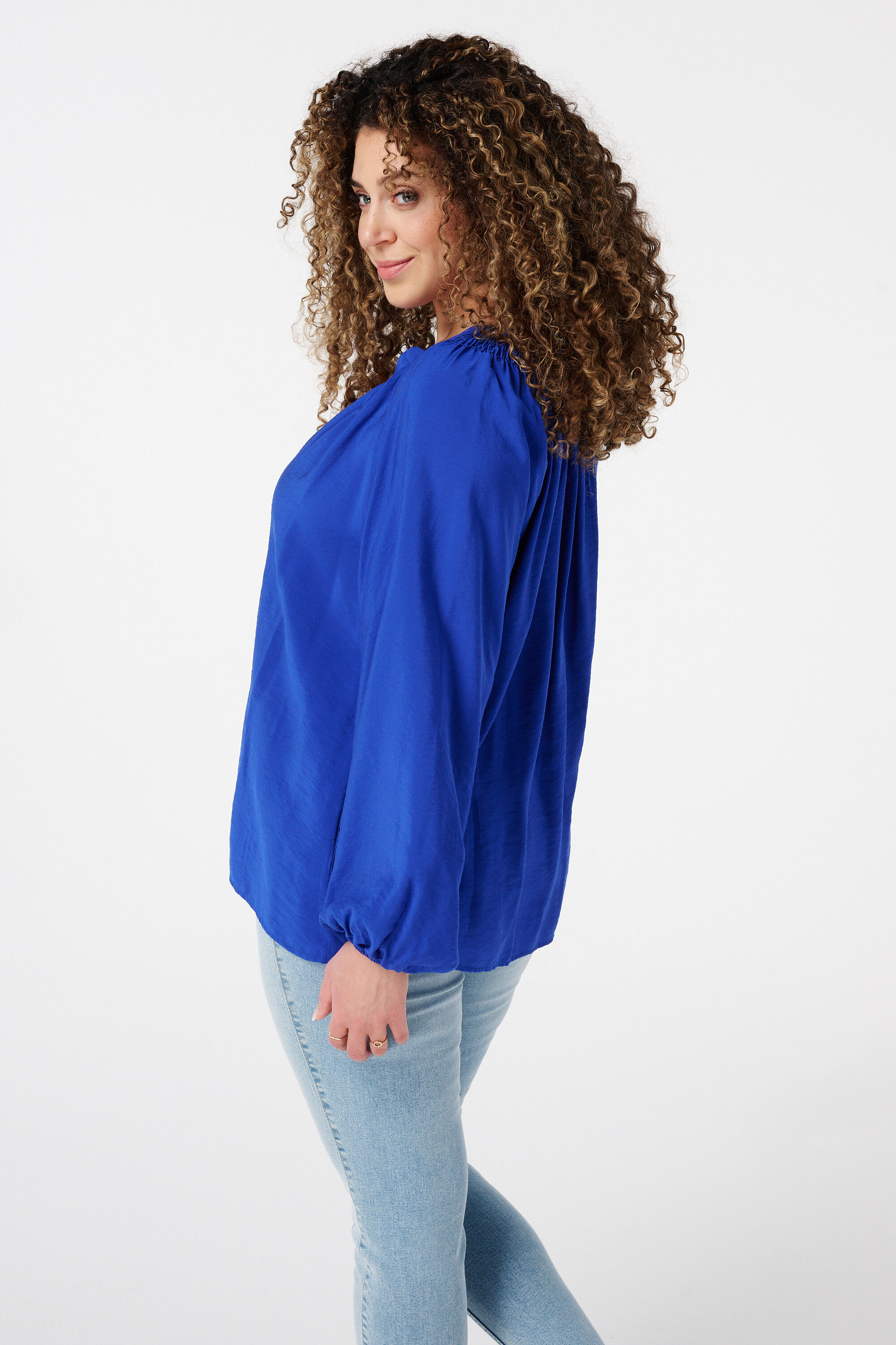 Blusa con detalle fruncido image number 3