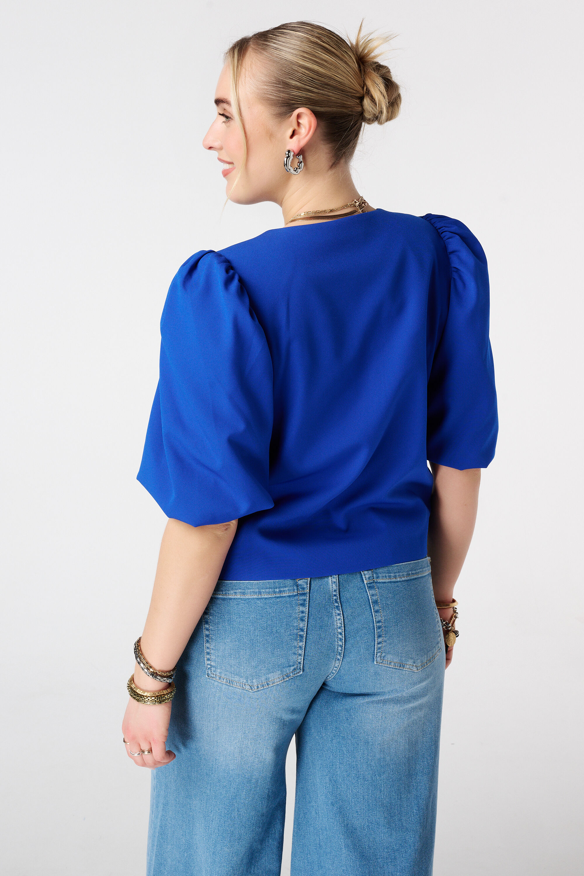 Blazer con mangas abullonadas cortas image number 3