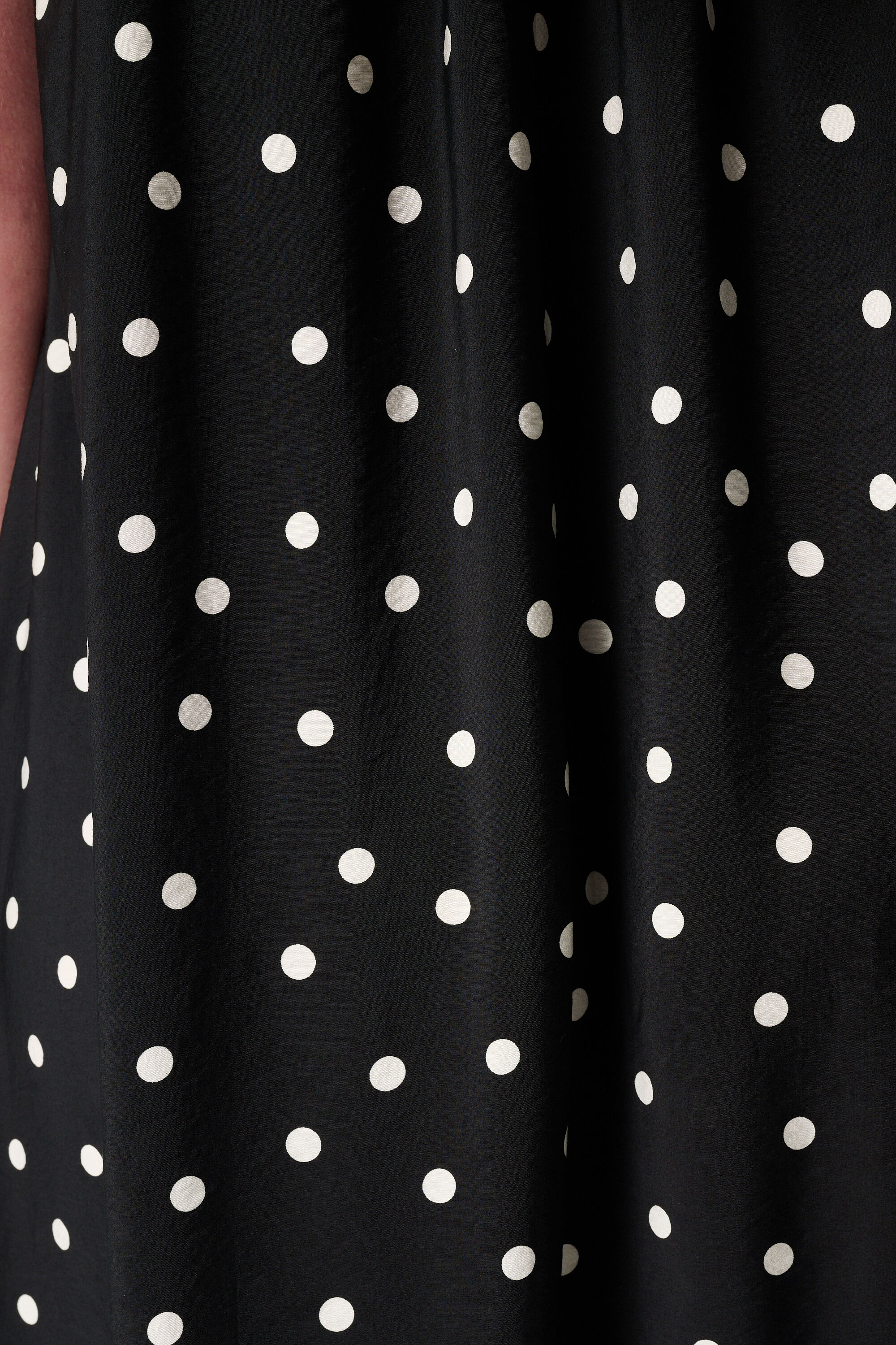 Vestido maxi con estampado de lunares image number 6