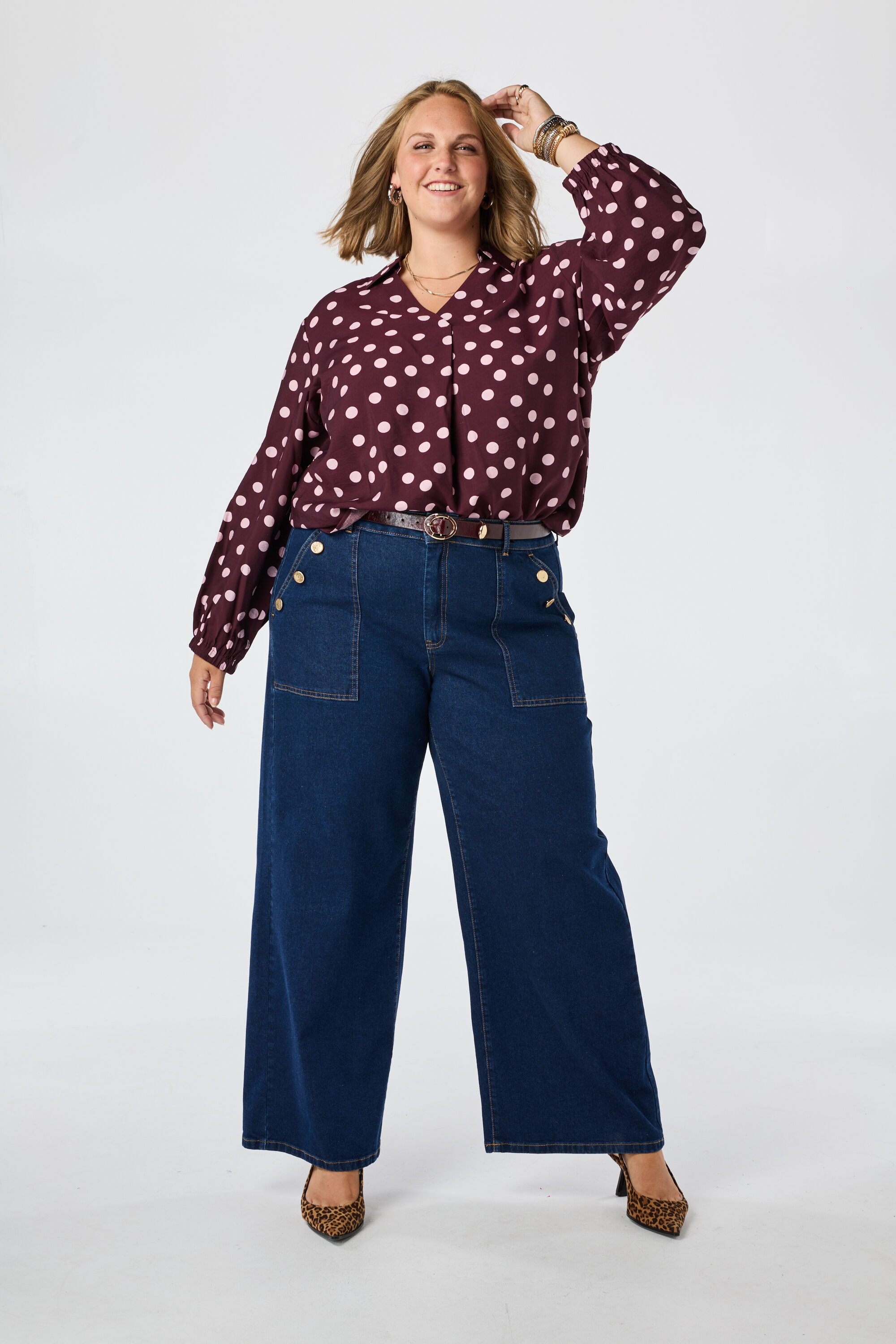 Vaqueros wide leg con botones decorativos