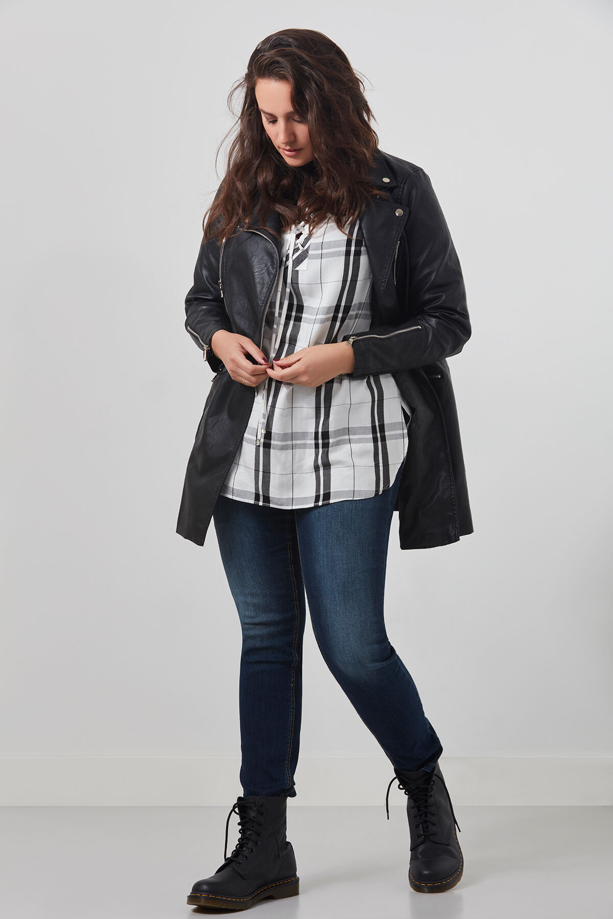 Blusa a cuadros image number 4