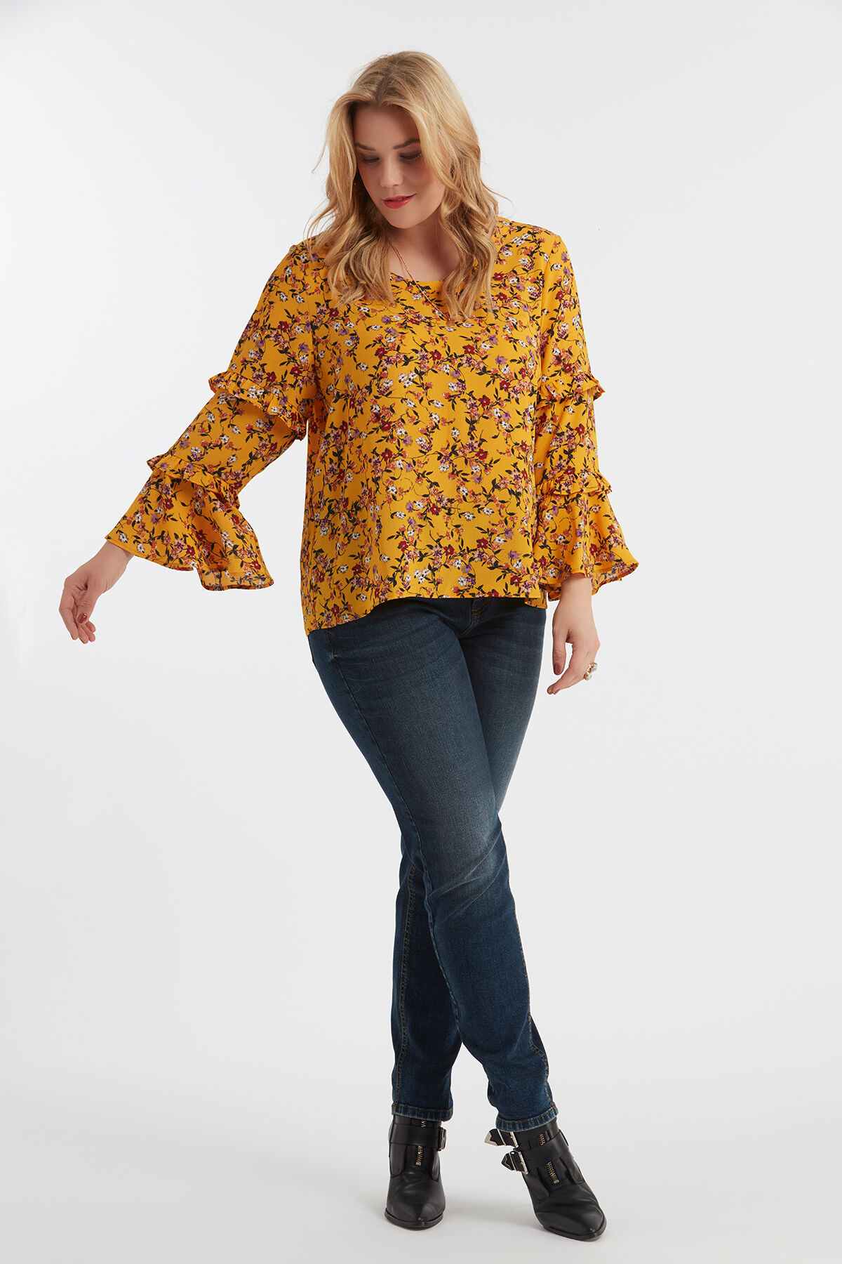 Blusa con mangas de volantes image number 4