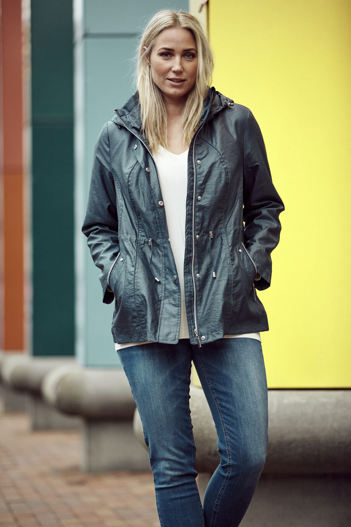 Abrigo de entretiempo con capucha desmontable image number 5