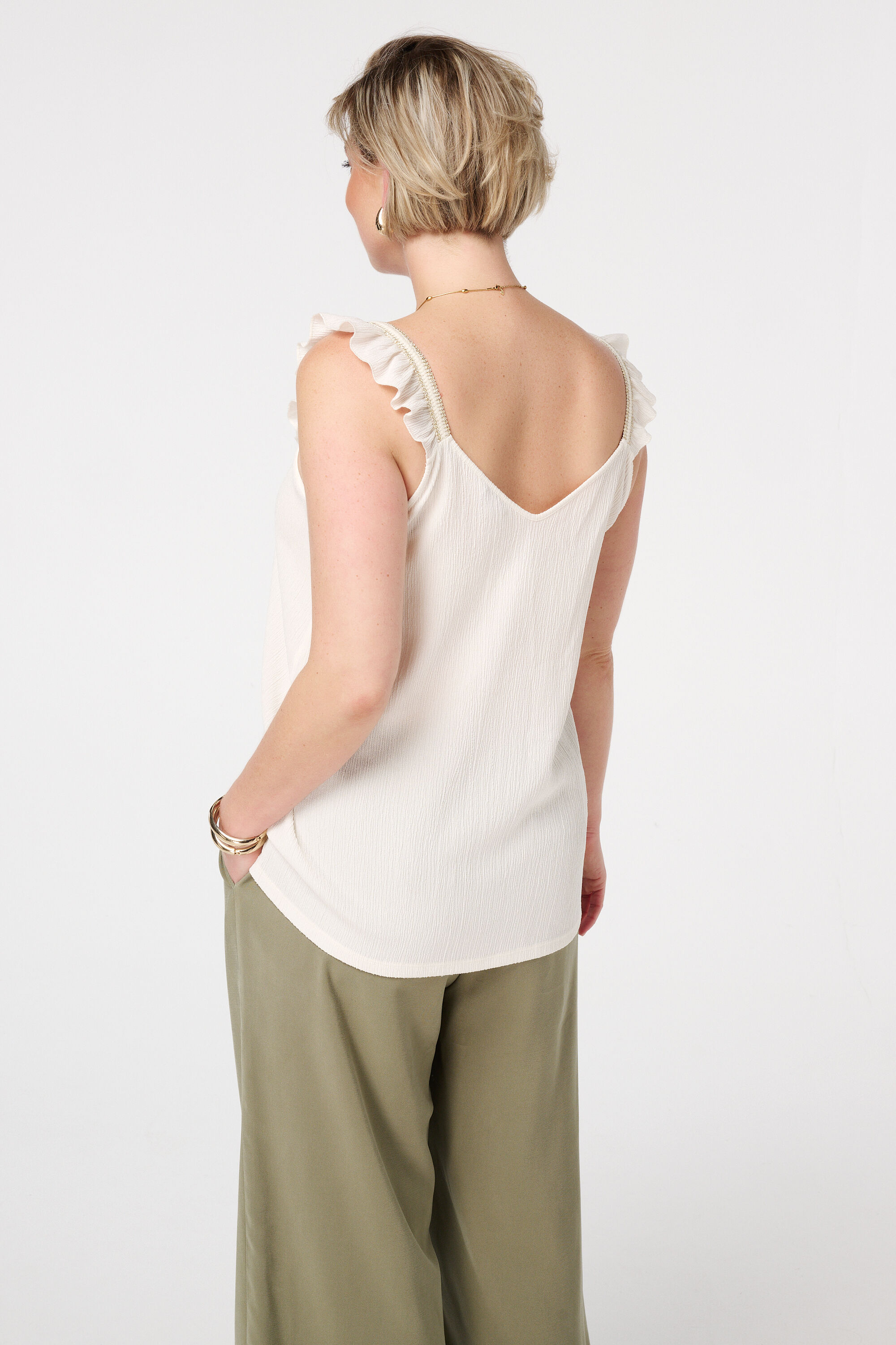 Top con volantes como detalle image number 3