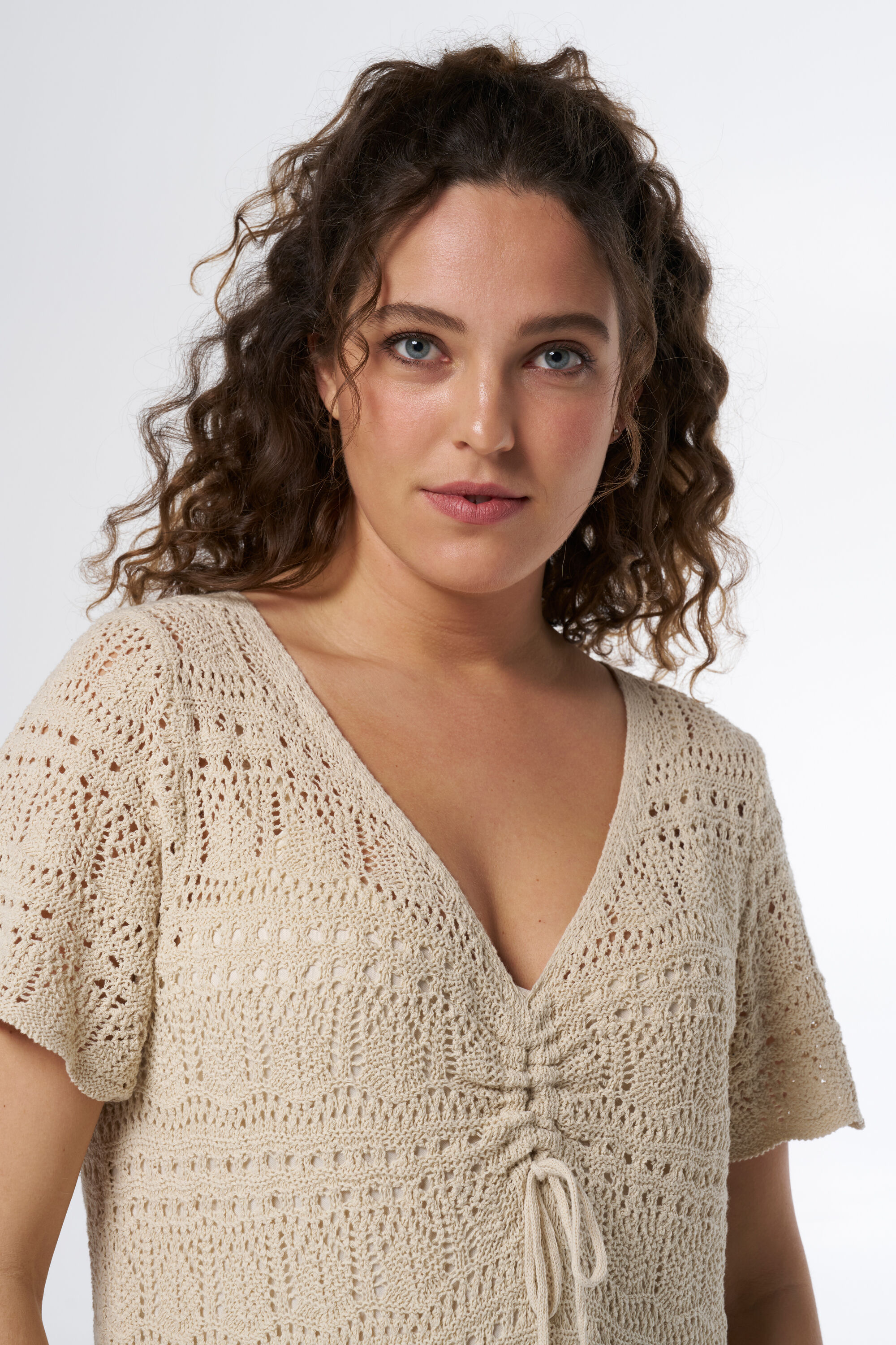 Vestido de ganchillo con un lazo como detalle image number 6