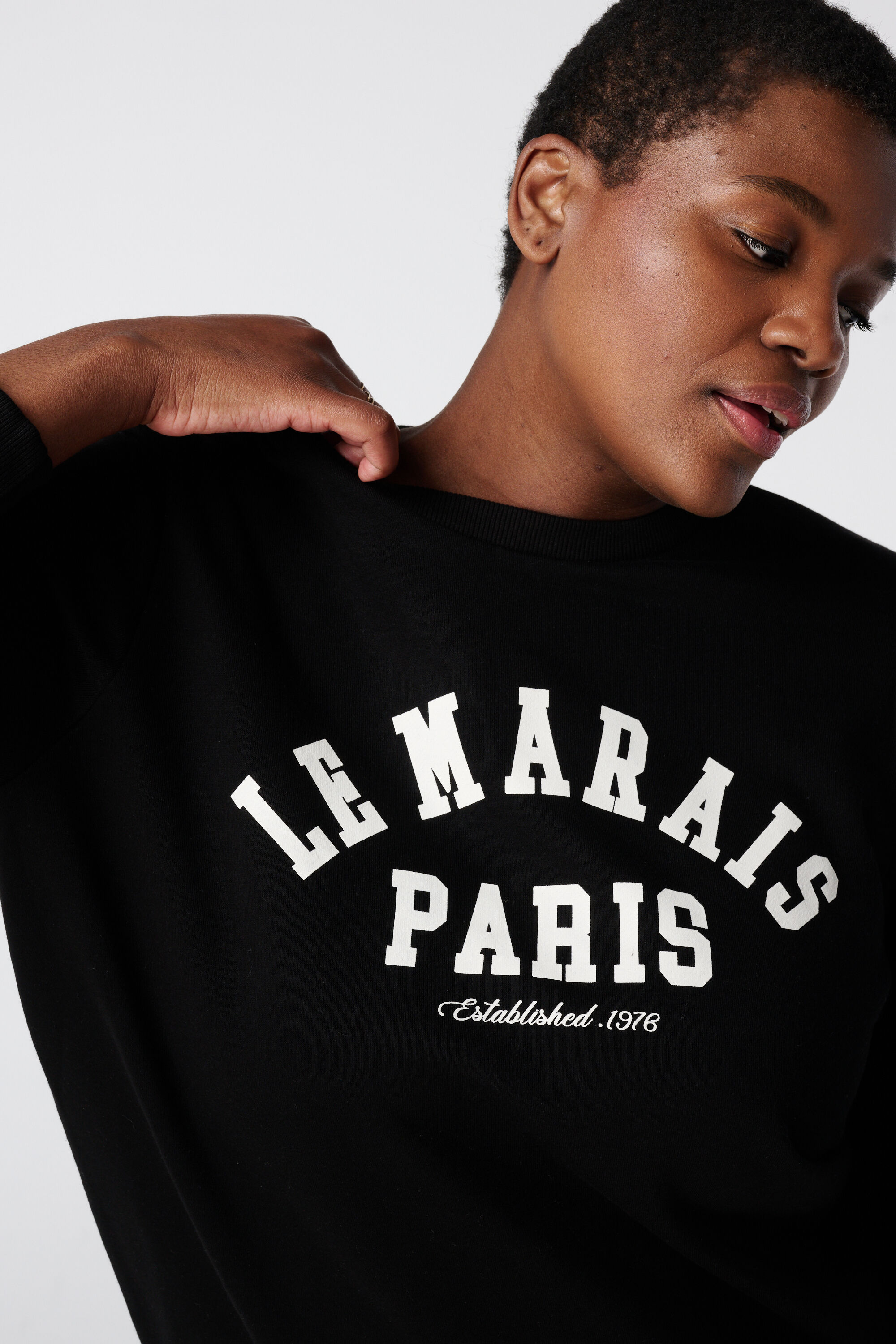 Su&eacute;ter con texto image number 4