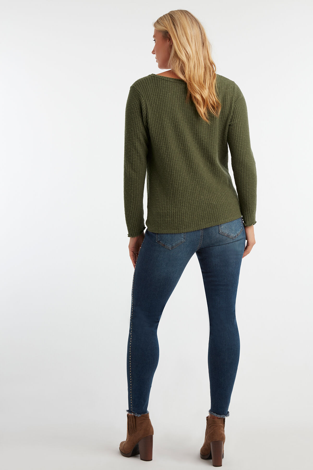 Camiseta con bot&oacute;n como detalle   image number 4