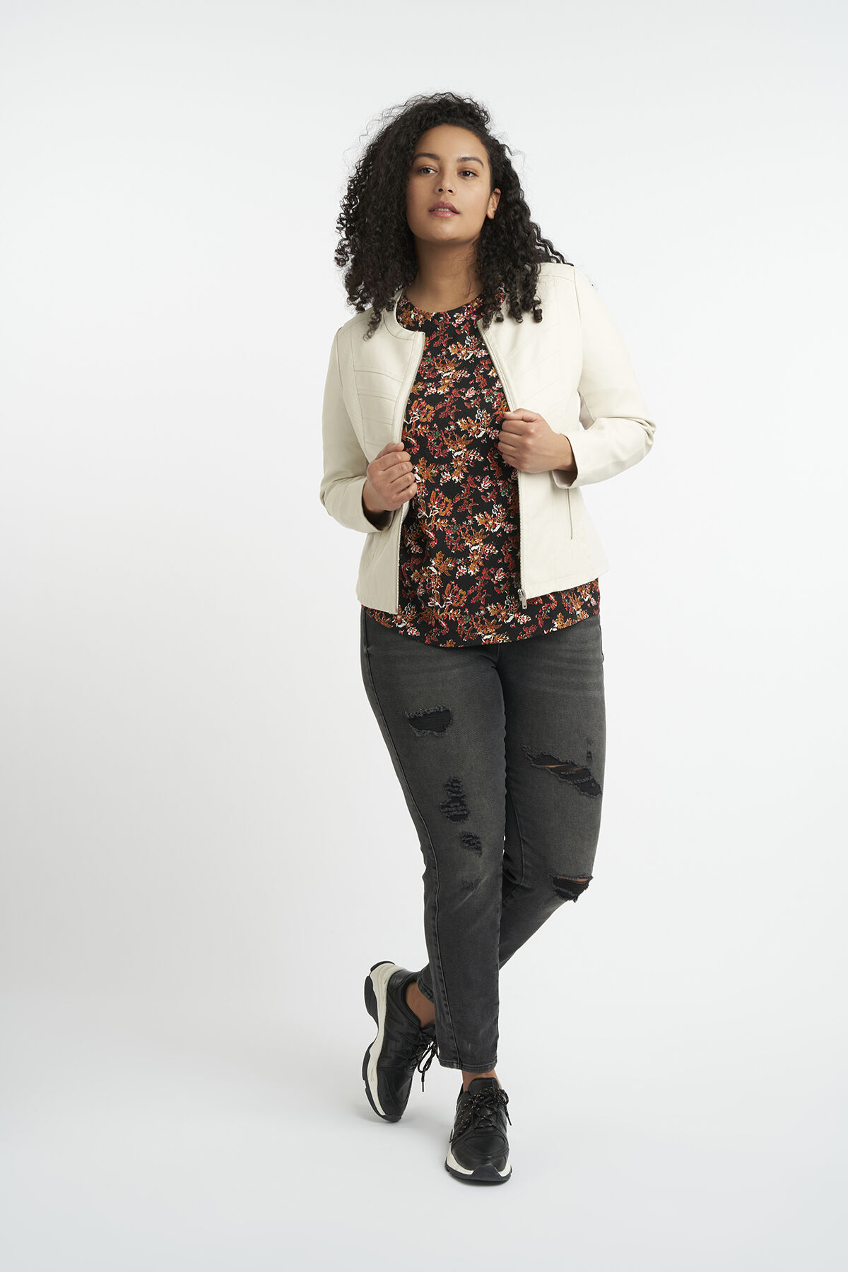 Chaqueta motera de cuero sint&eacute;tico con cuello redondo image number 5