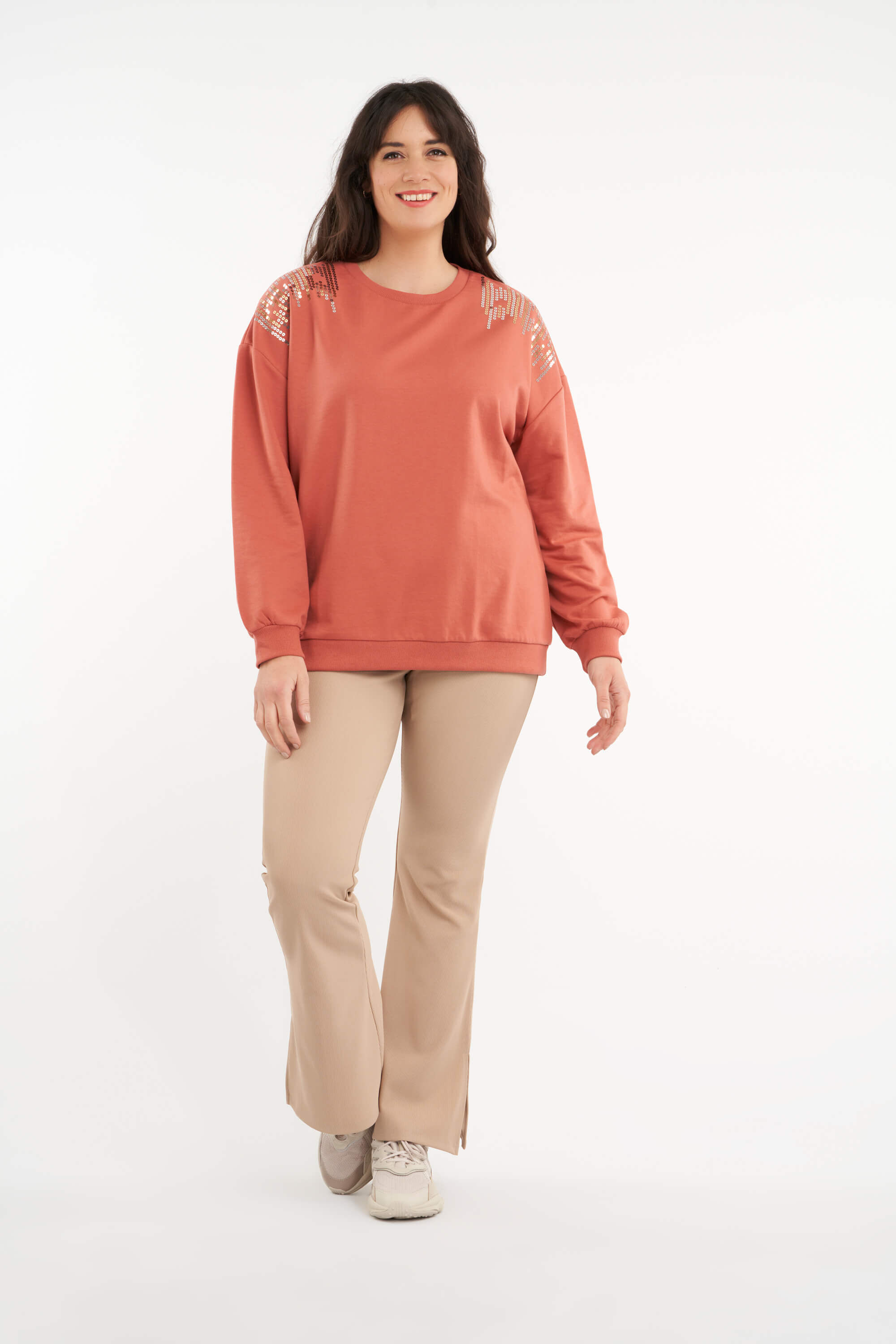 Su&eacute;ter con tachuelas image number 5